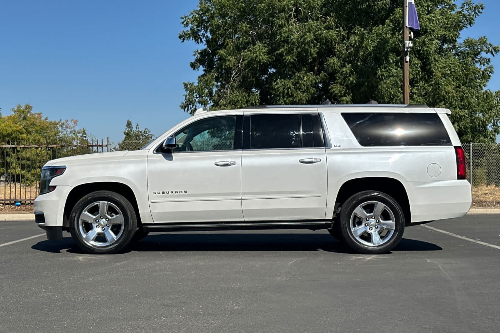 Thumbnail: 2016 Chevrolet Suburban - 5