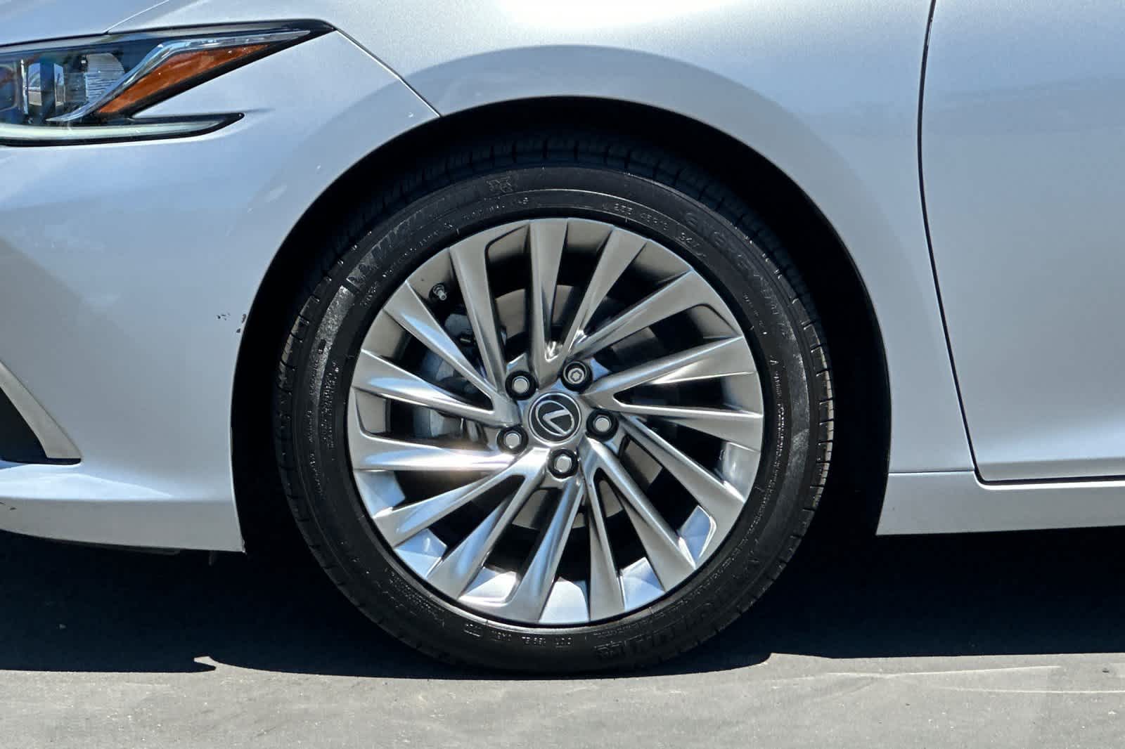 Thumbnail: 2019 Lexus ES - 26
