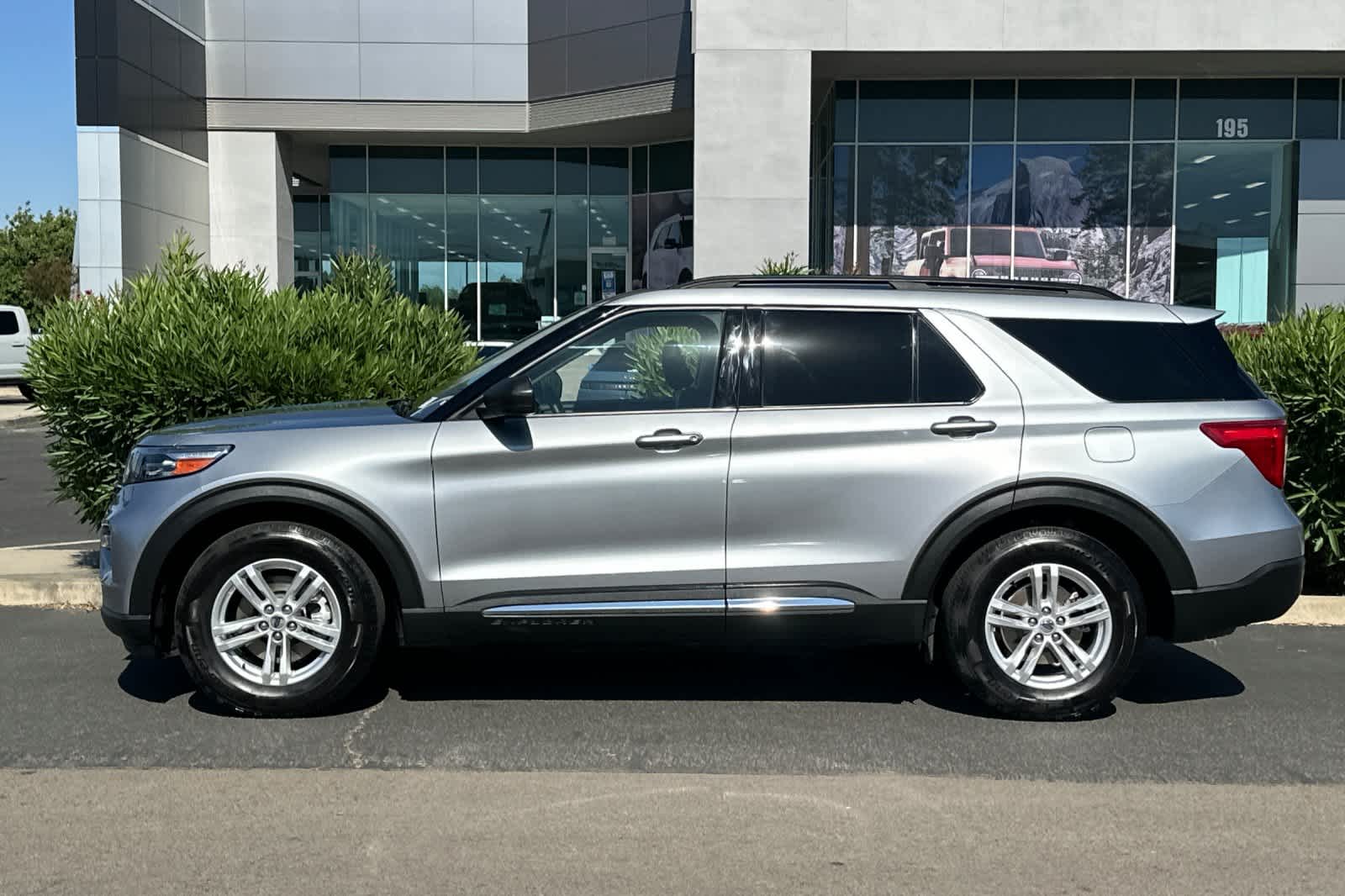 Thumbnail: 2022 Ford Explorer - 6