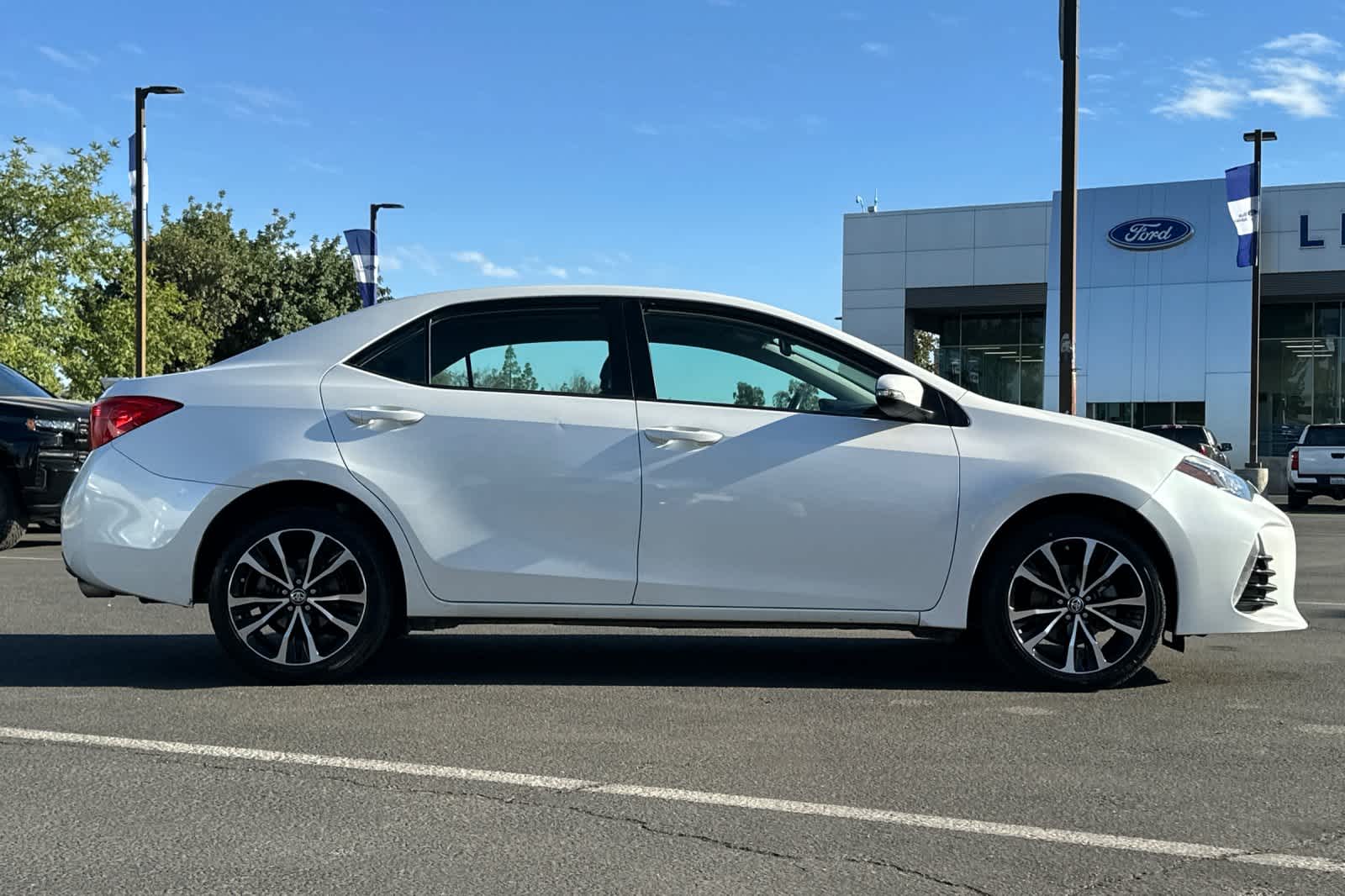 Thumbnail: 2017 Toyota Corolla - 8