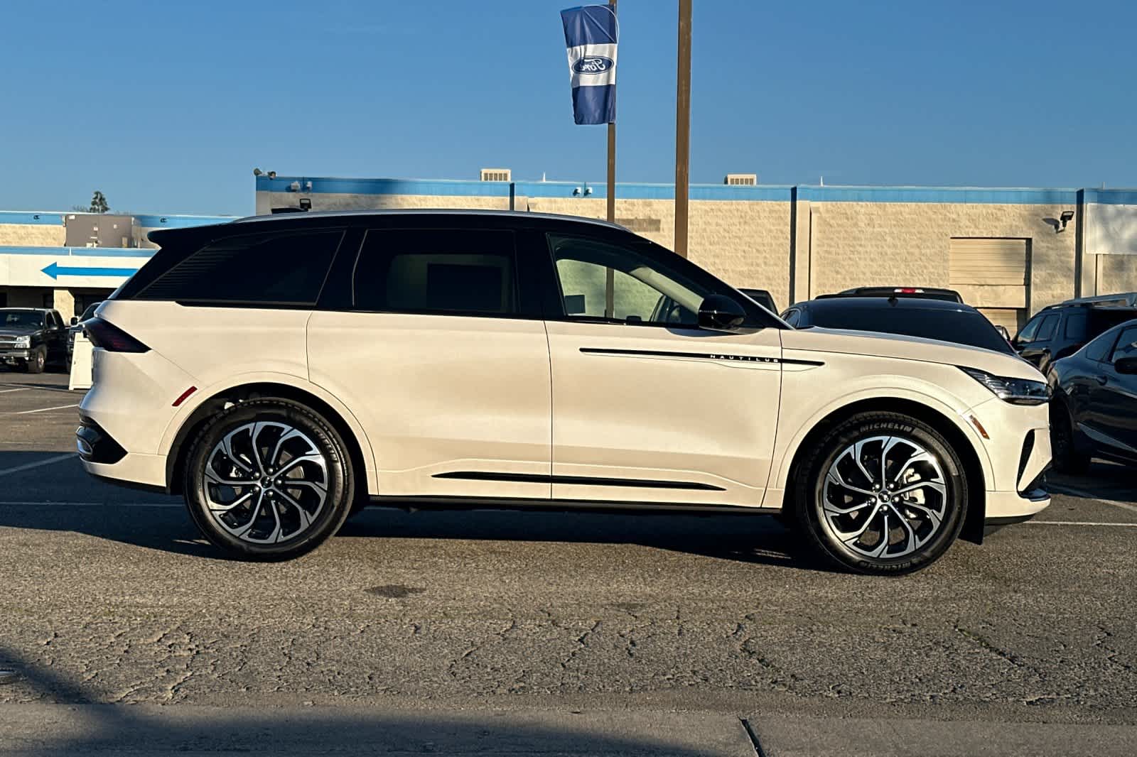 Thumbnail: 2026 Lincoln Nautilus - 8