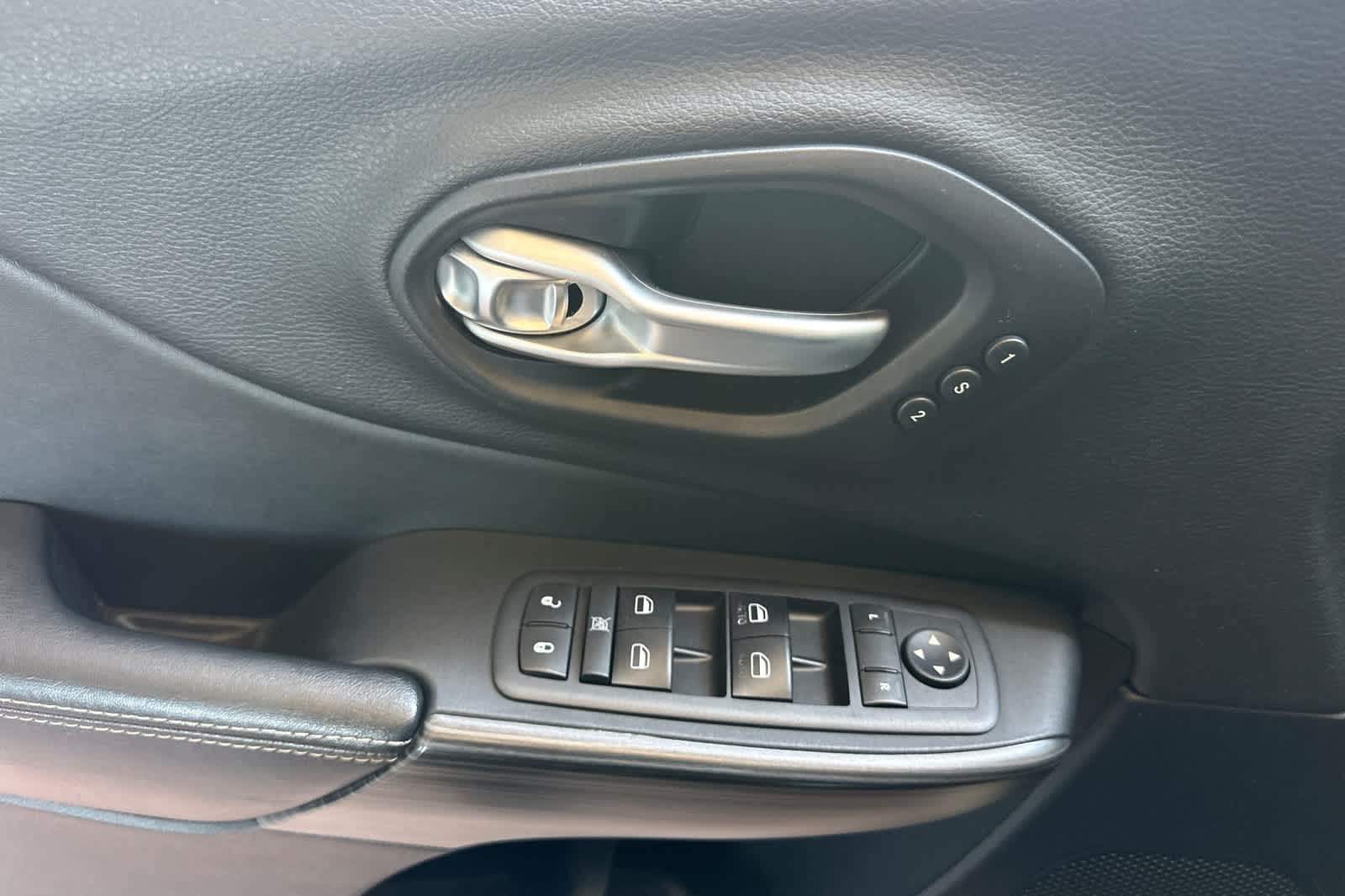 2015 Jeep Cherokee Limited Edition 12