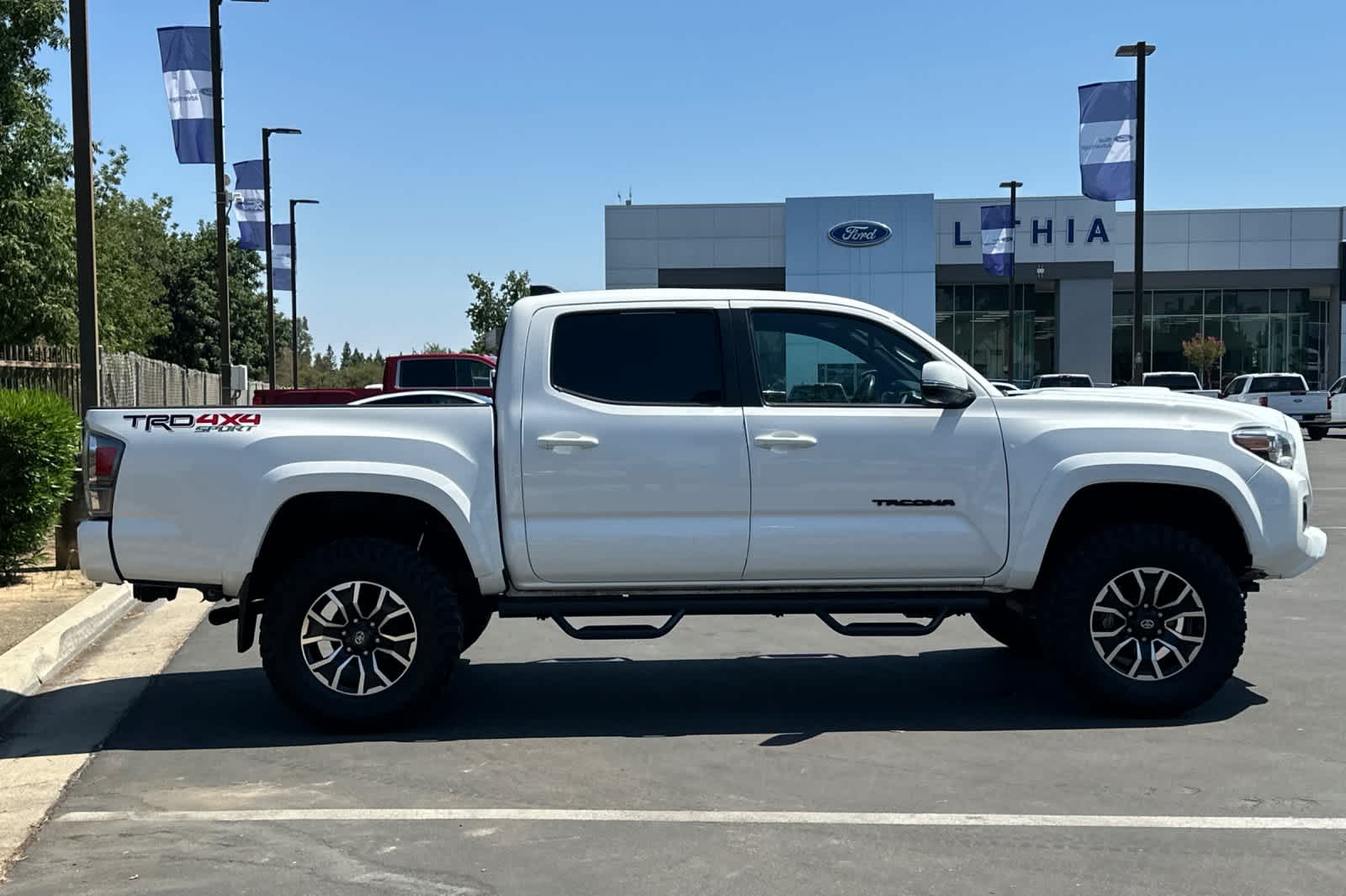 Thumbnail: 2021 Toyota Tacoma - 8