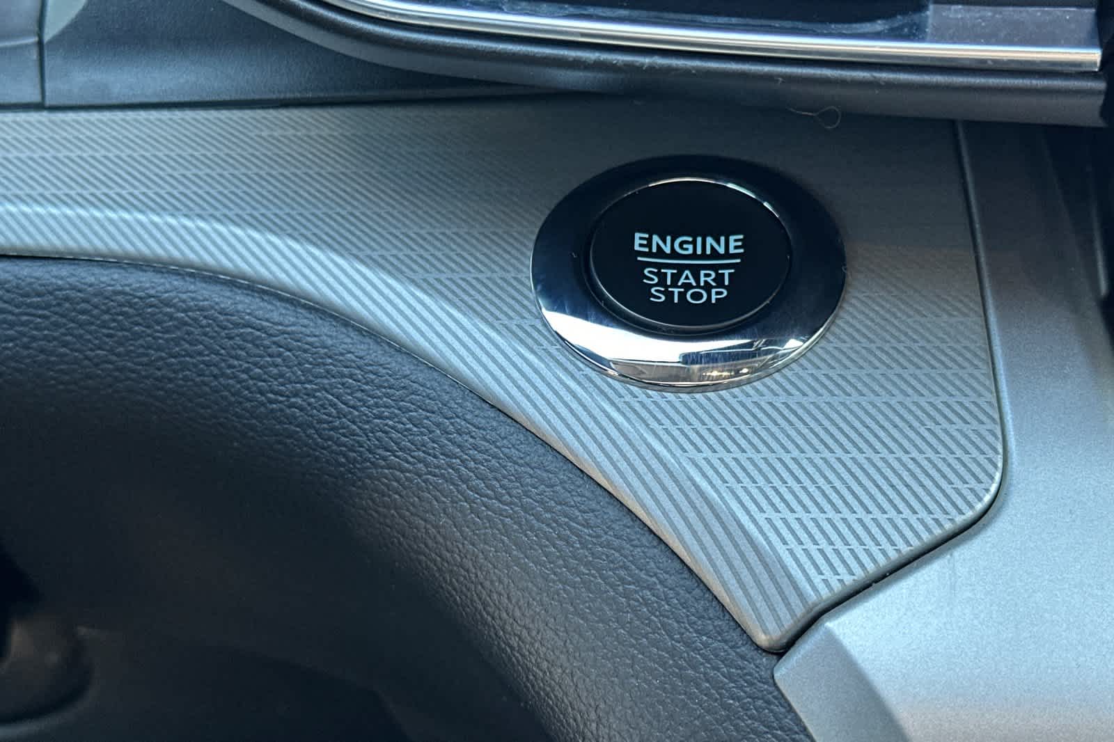 Thumbnail: 2022 Ford Explorer - 25