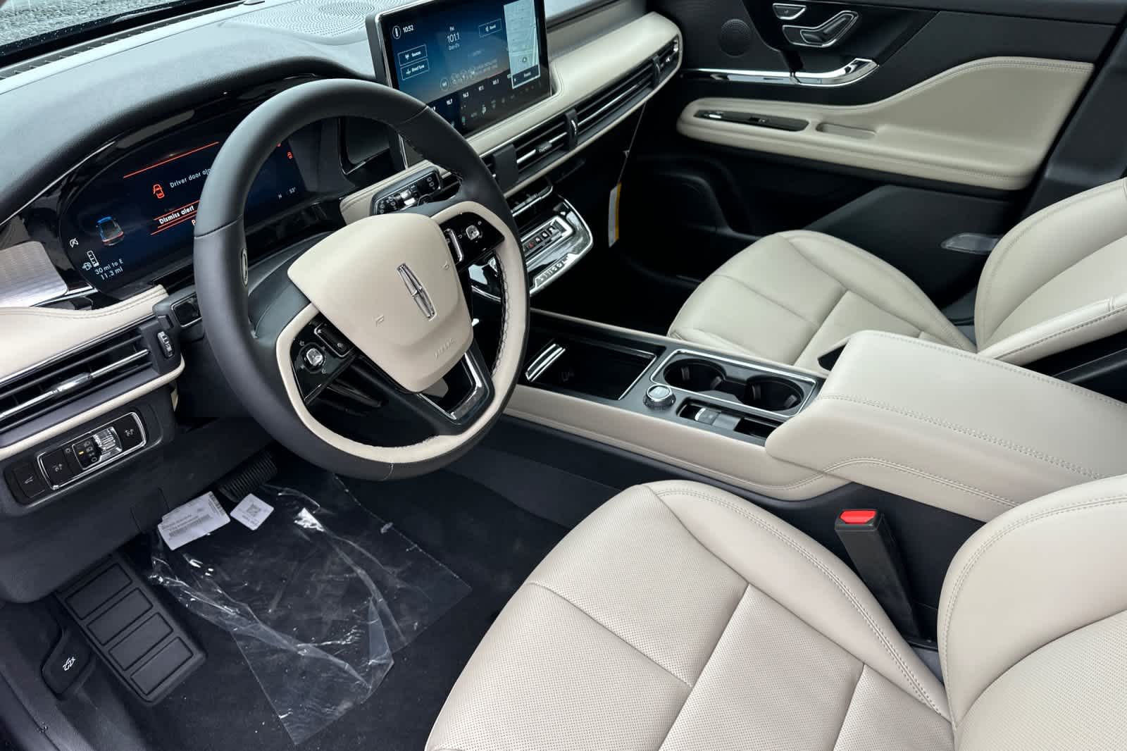 Thumbnail: 2025 Lincoln Corsair - 12