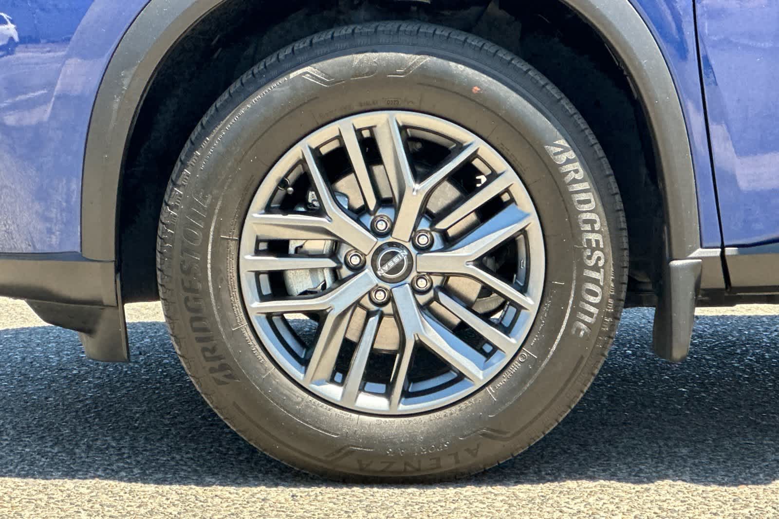 Thumbnail: 2023 Nissan Rogue - 25