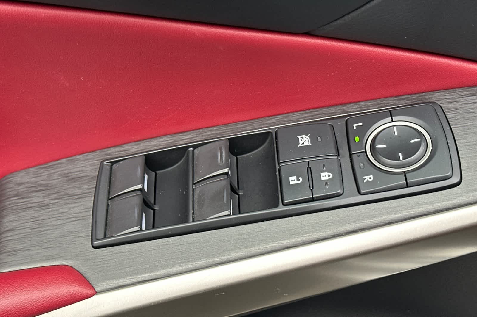 Thumbnail: 2020 Lexus IS - 13