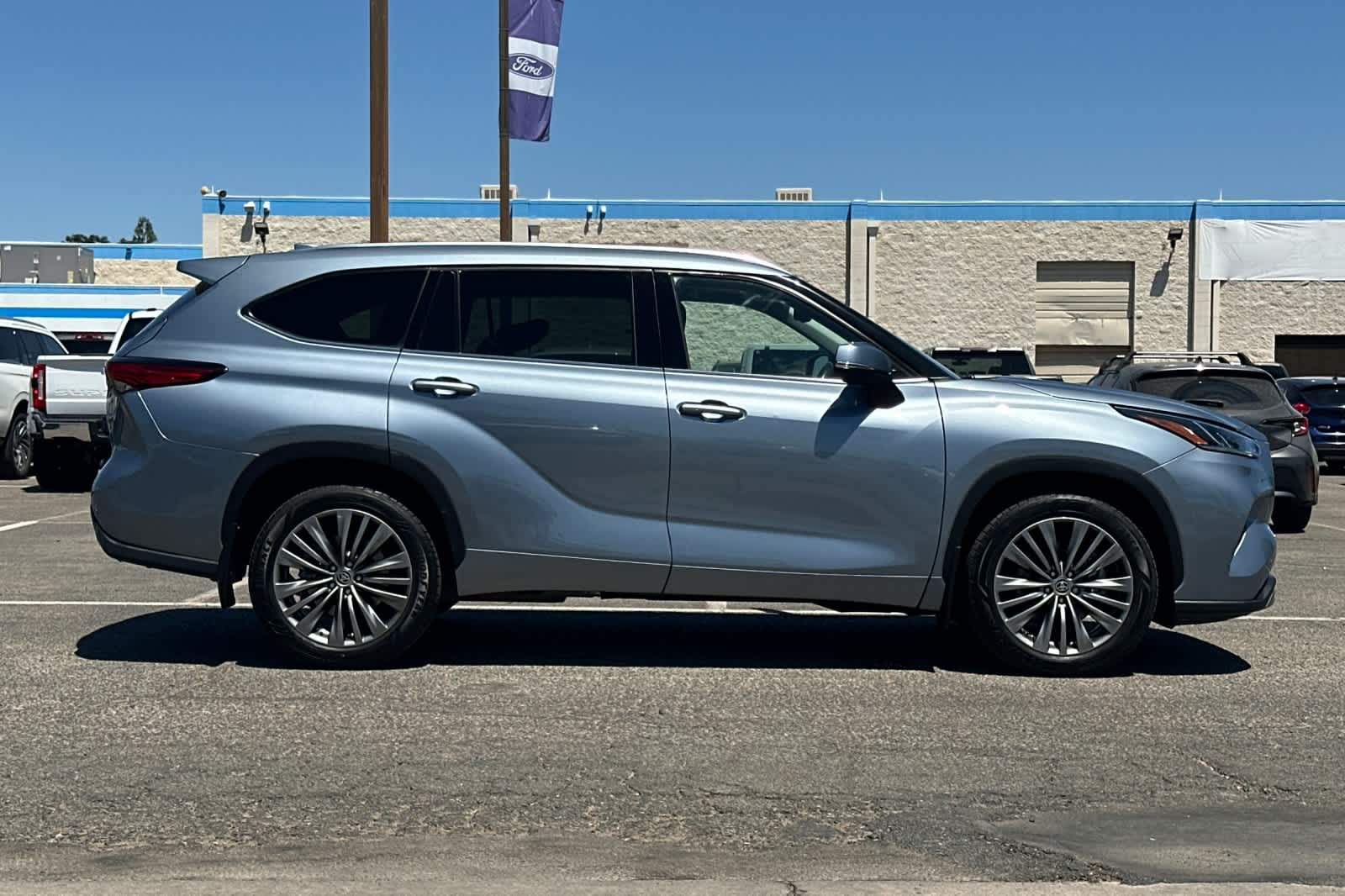 Thumbnail: 2022 Toyota Highlander - 7