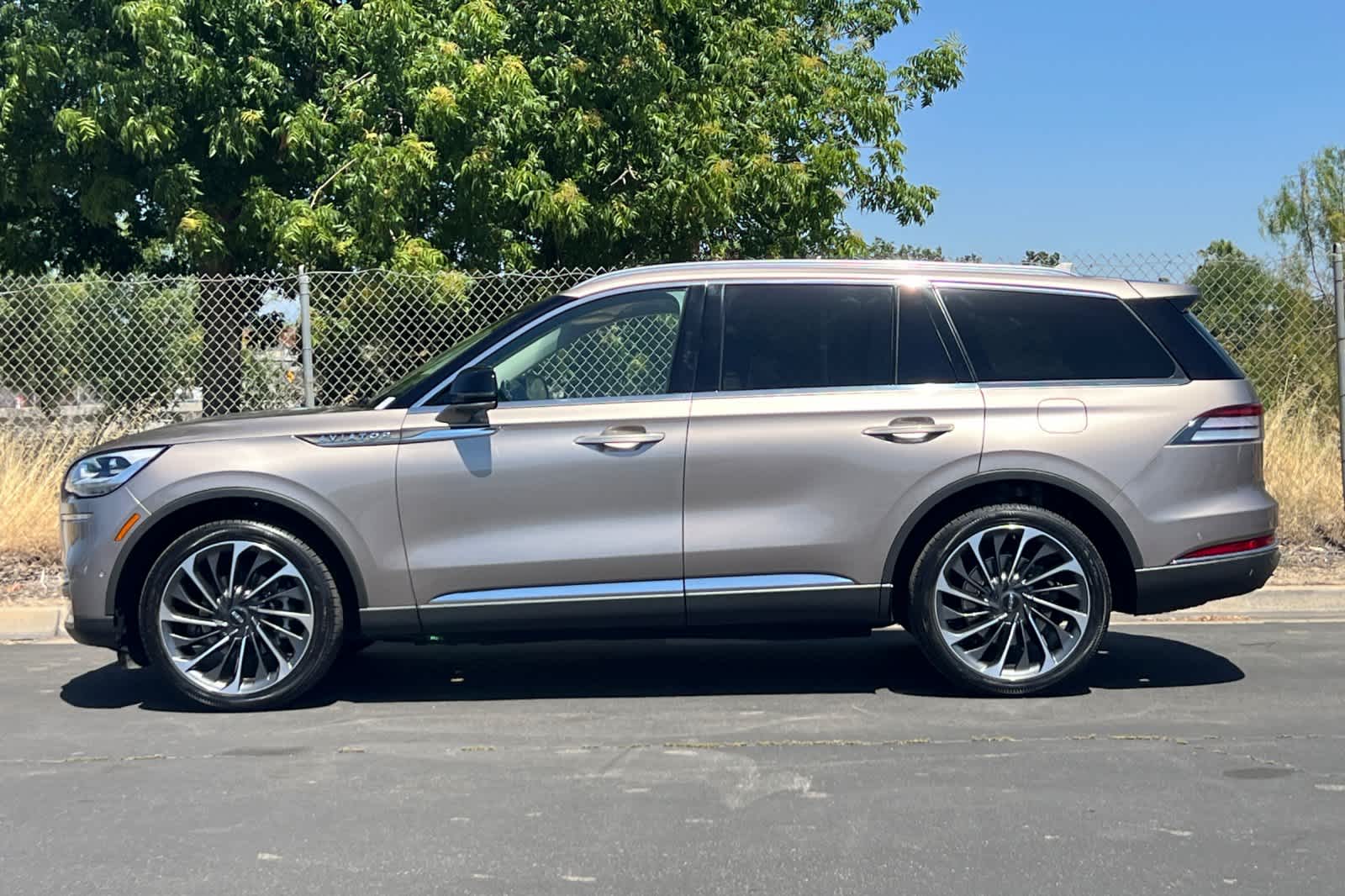 Thumbnail: 2020 Lincoln Aviator - 6