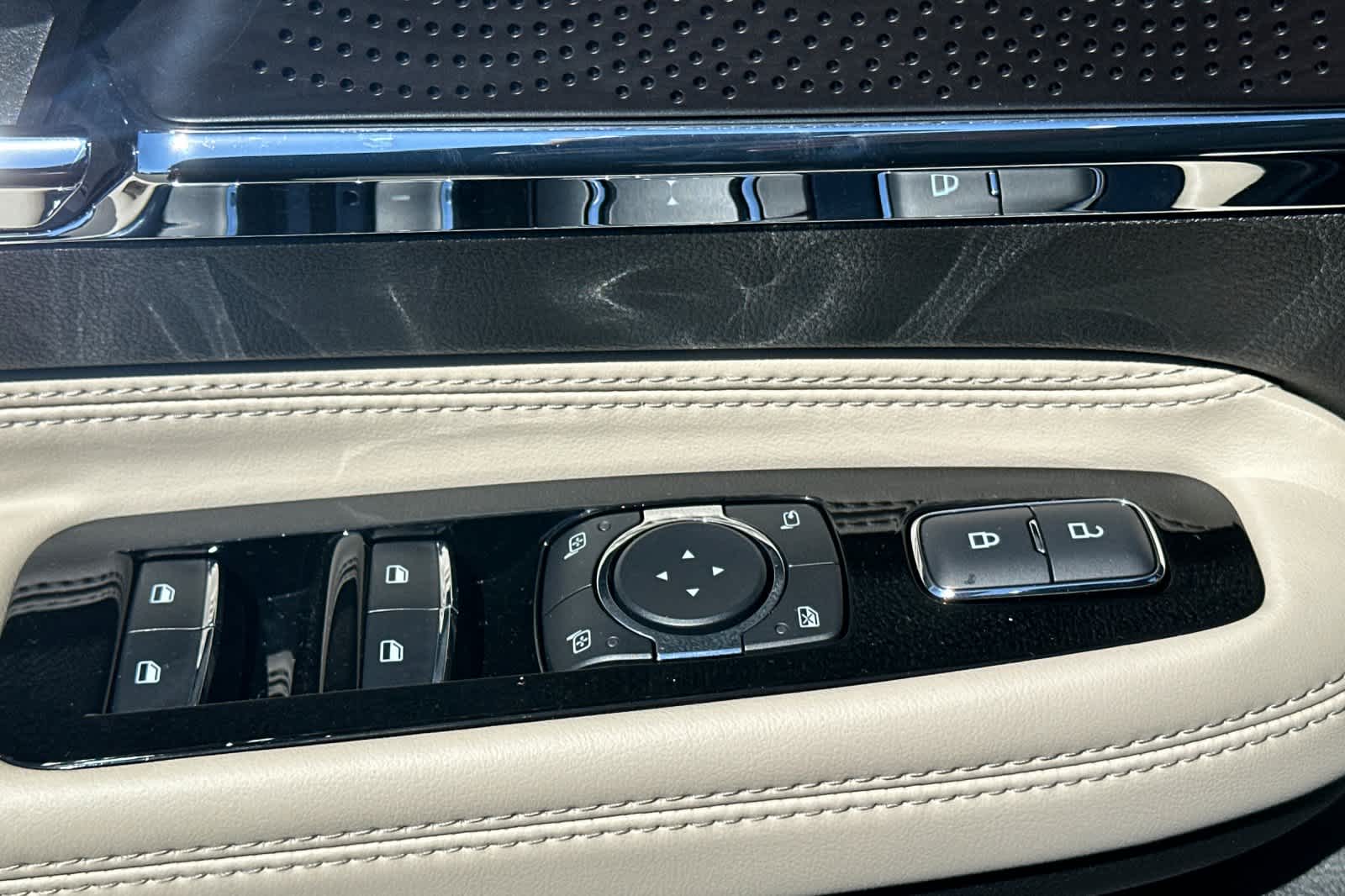 Thumbnail: 2025 Lincoln Corsair - 14