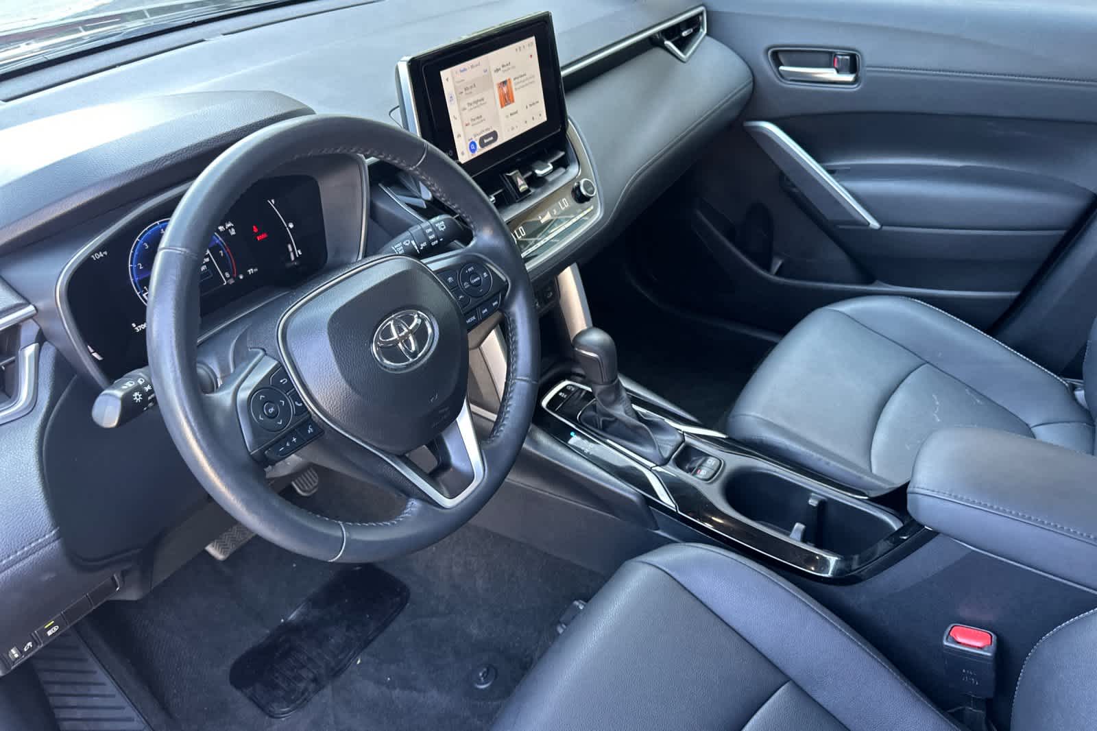2024 Toyota Corolla Cross XLE 11