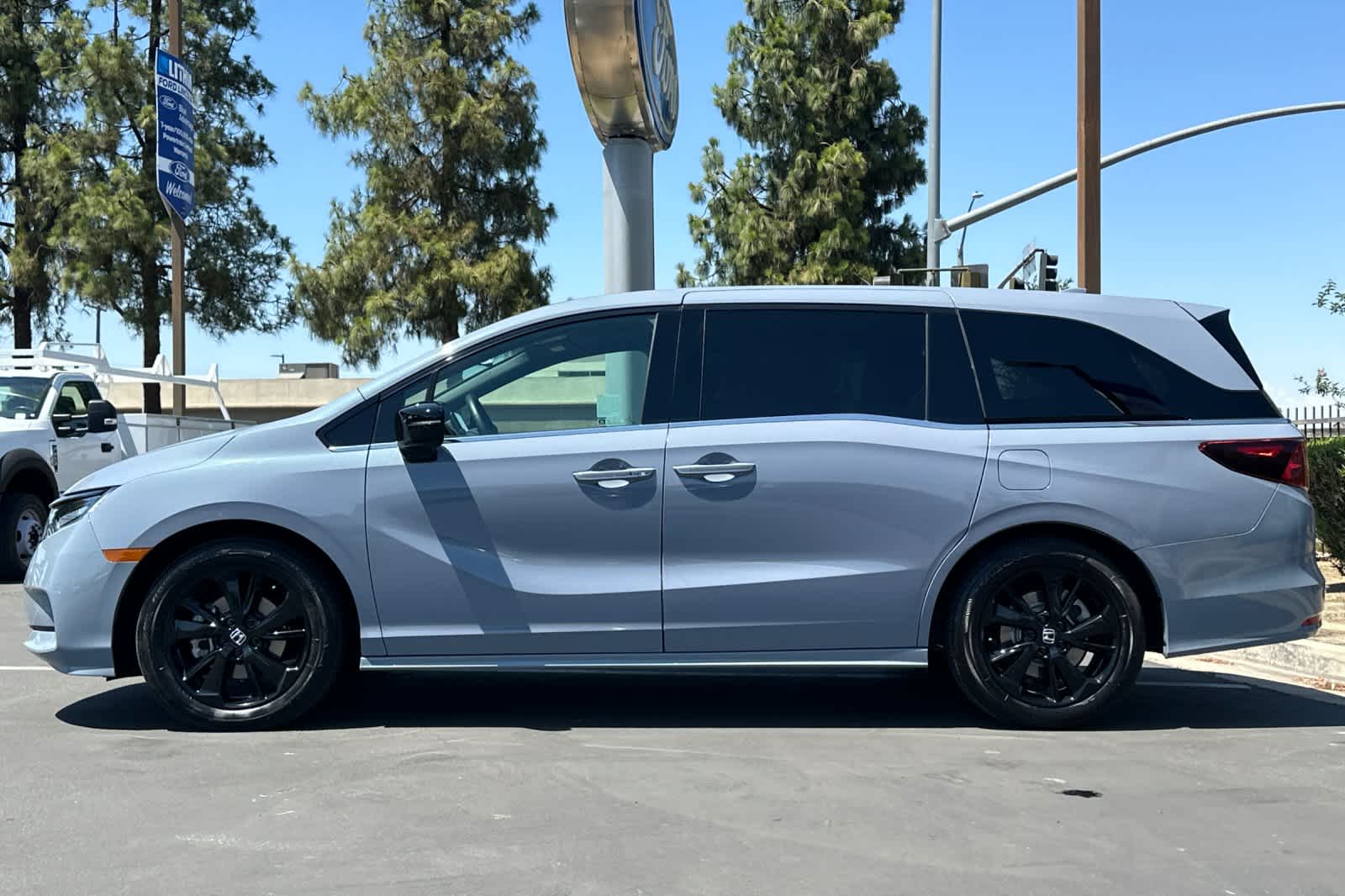 Thumbnail: 2023 Honda Odyssey - 6