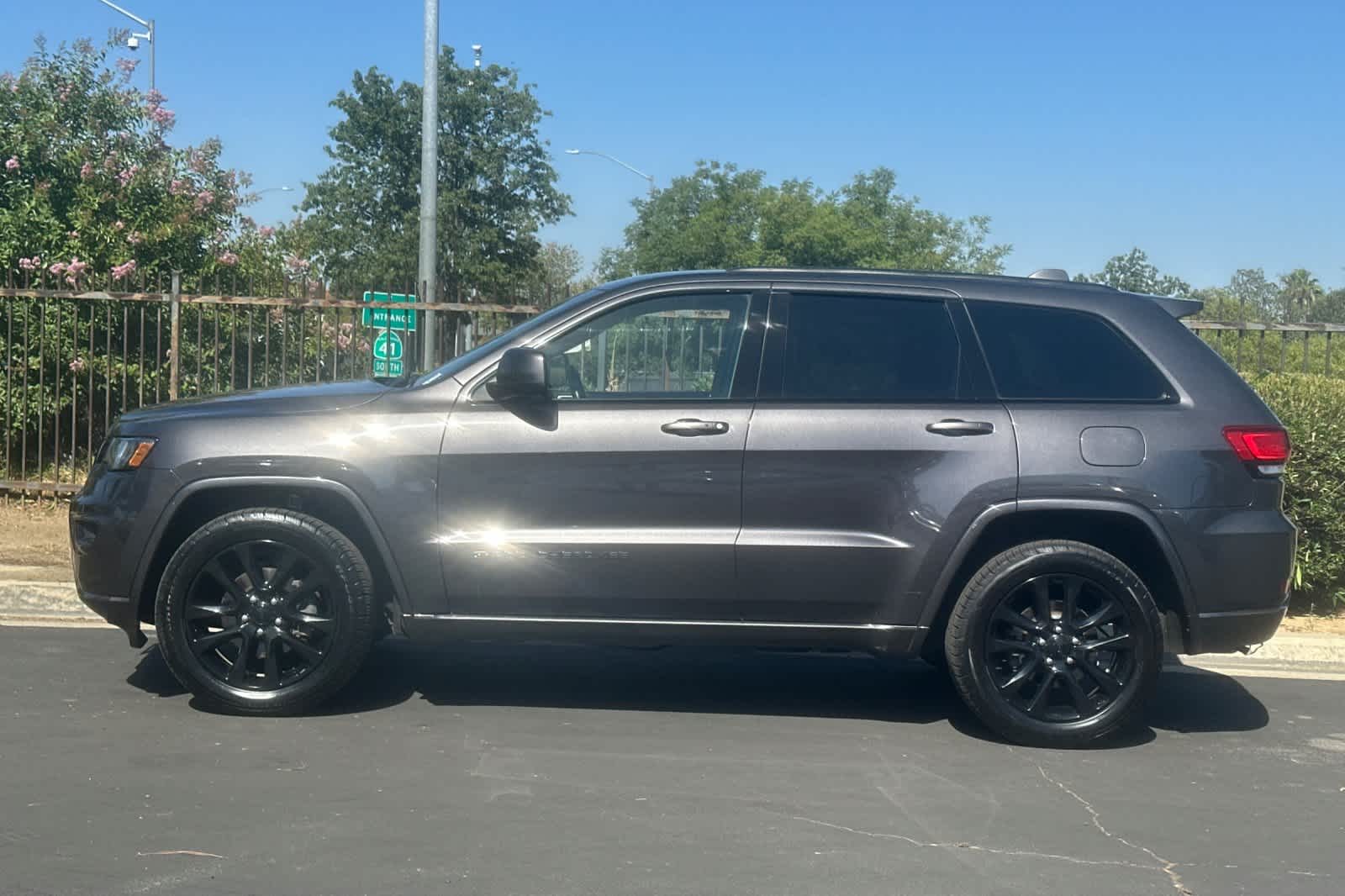 Thumbnail: 2018 Jeep Grand Cherokee - 6