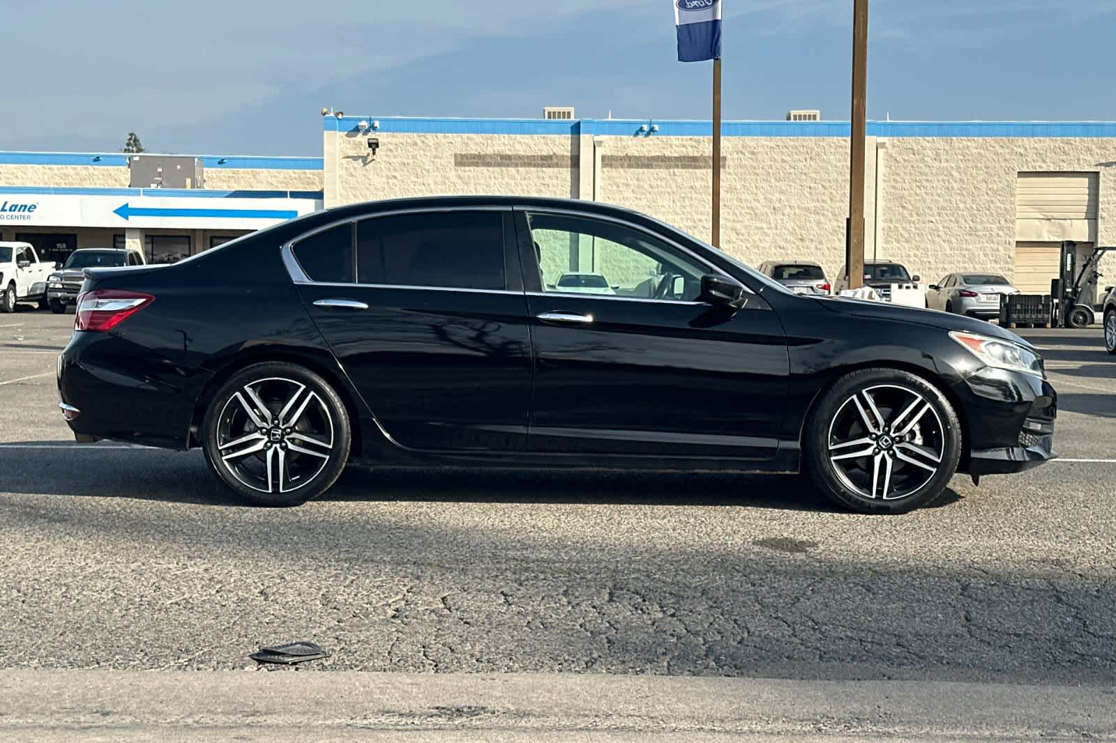 Thumbnail: 2017 Honda Accord - 8