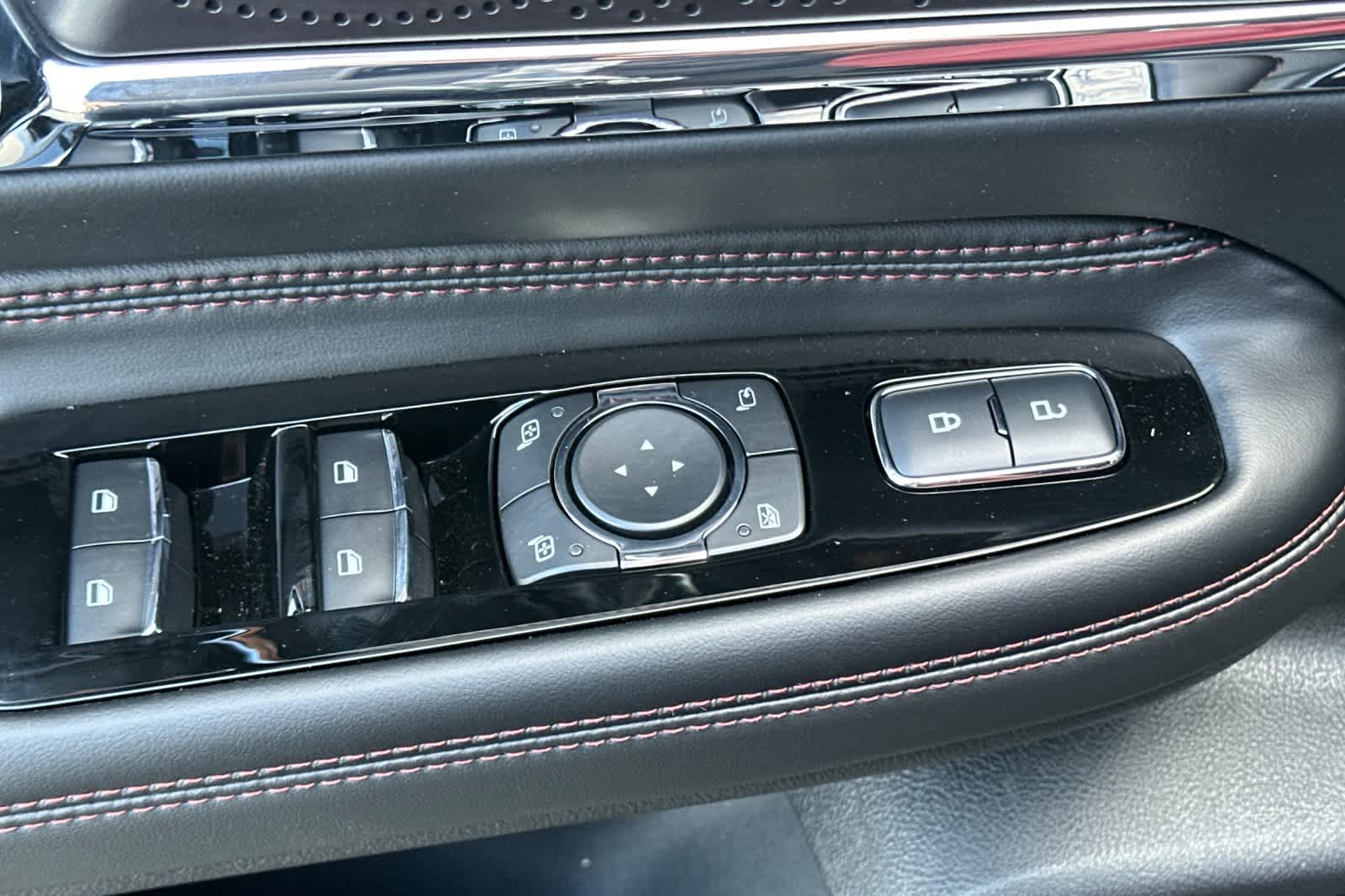 Thumbnail: 2025 Lincoln Corsair - 14