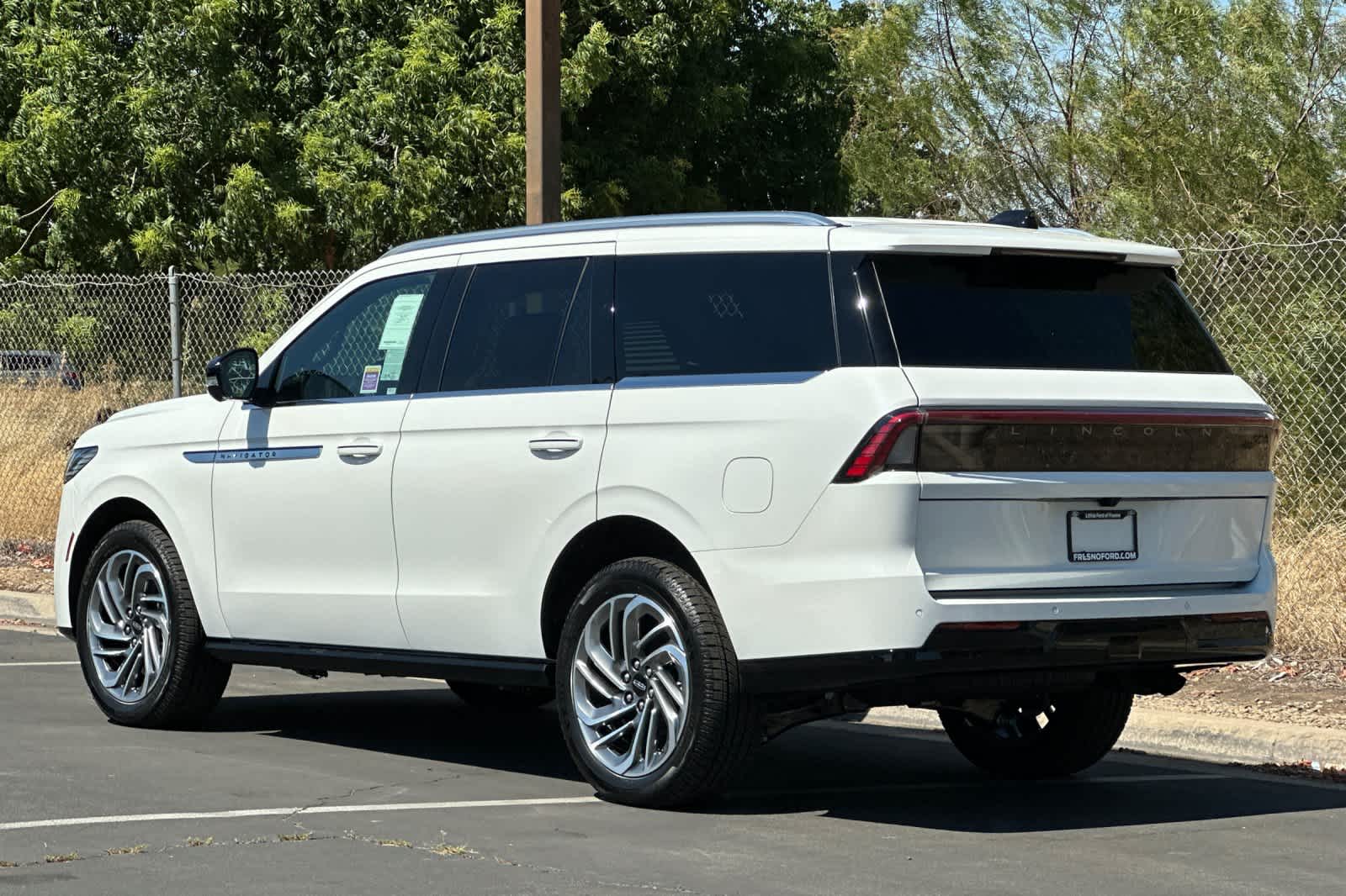 Thumbnail: 2026 Lincoln Navigator - 6