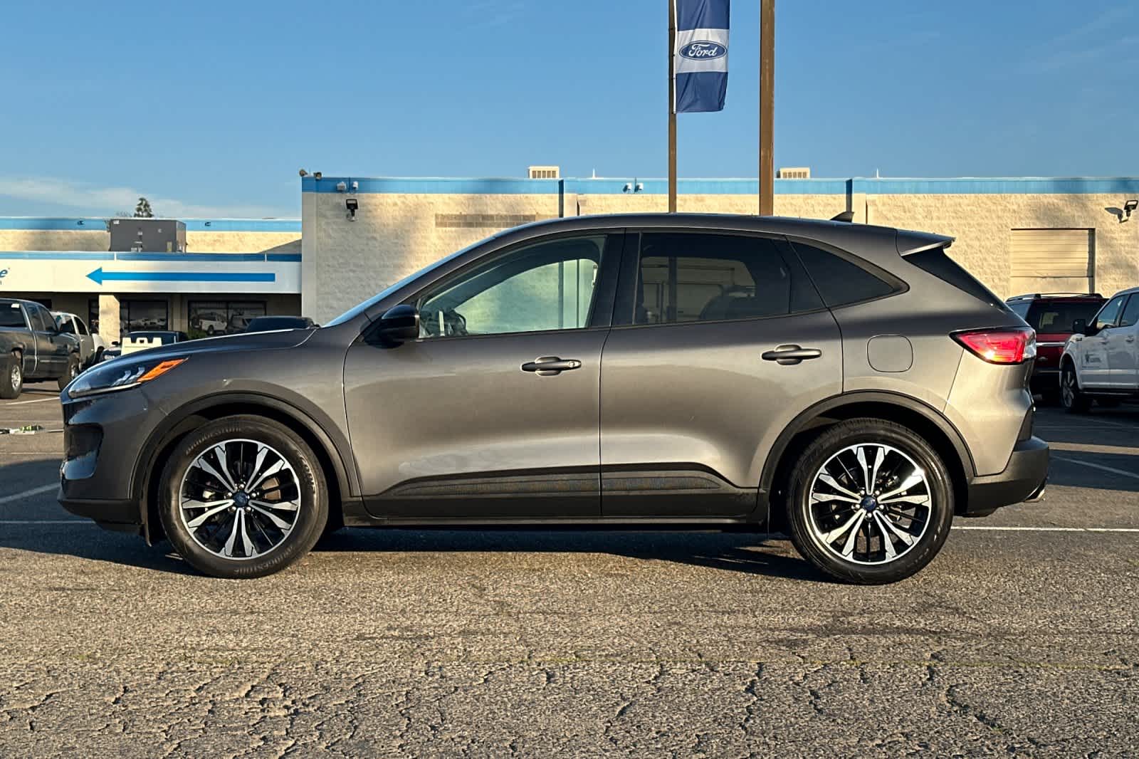 Thumbnail: 2022 Ford Escape - 5