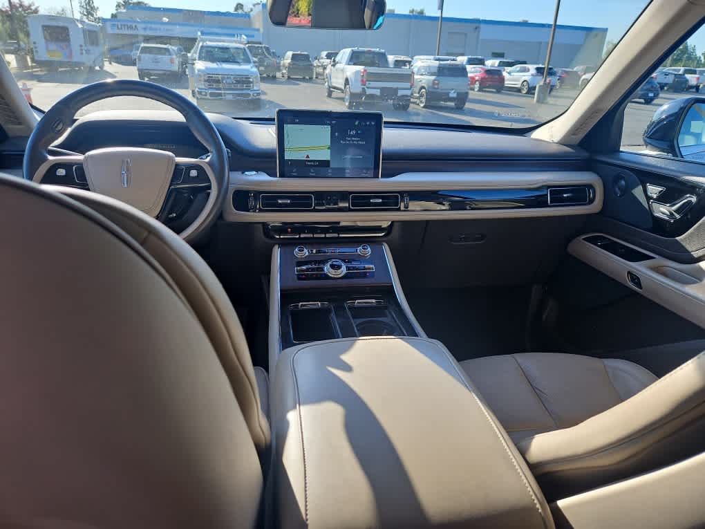 Thumbnail: 2022 Lincoln Aviator - 10