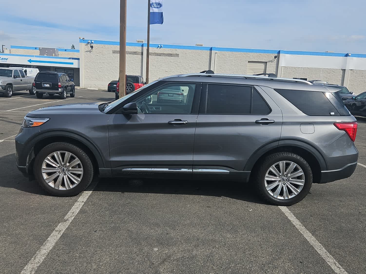 Thumbnail: 2021 Ford Explorer - 5