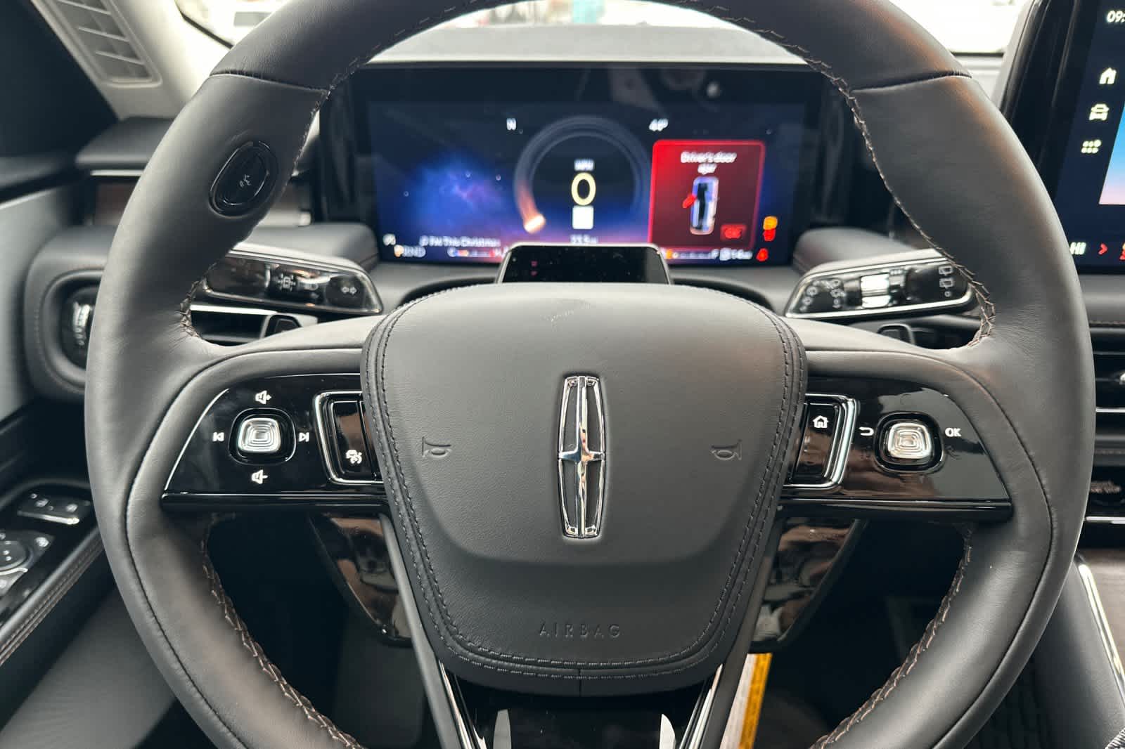 Thumbnail: 2026 Lincoln Aviator - 24