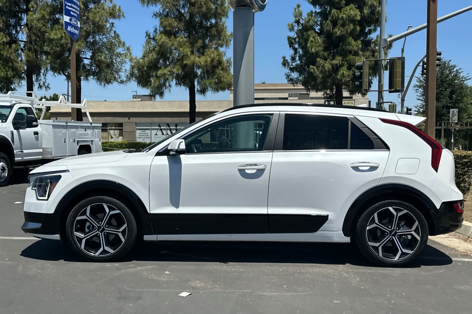 Thumbnail: 2024 Kia Niro - 5