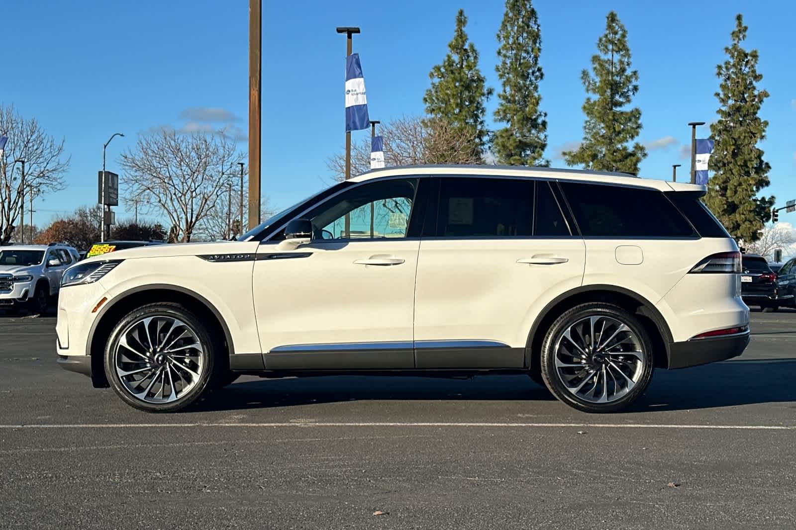 Thumbnail: 2026 Lincoln Aviator - 5