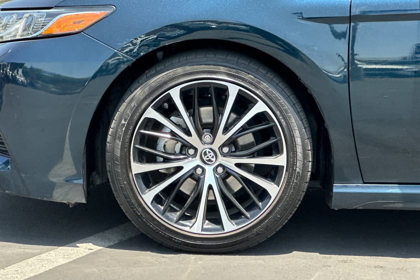 Thumbnail: 2019 Toyota Camry - 24