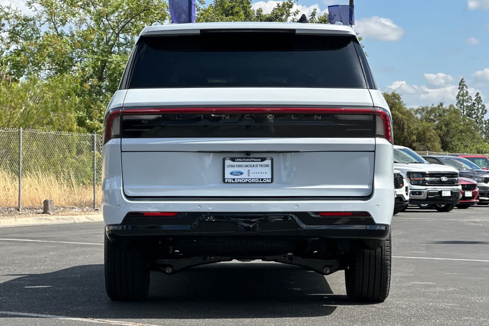 Thumbnail: 2026 Lincoln Navigator L - 7