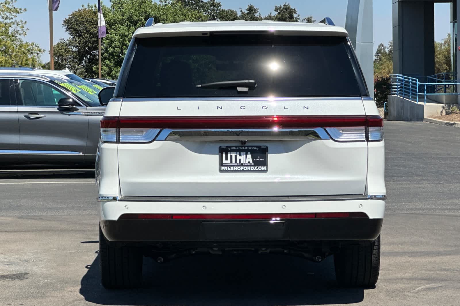 Thumbnail: 2024 Lincoln Navigator L - 7