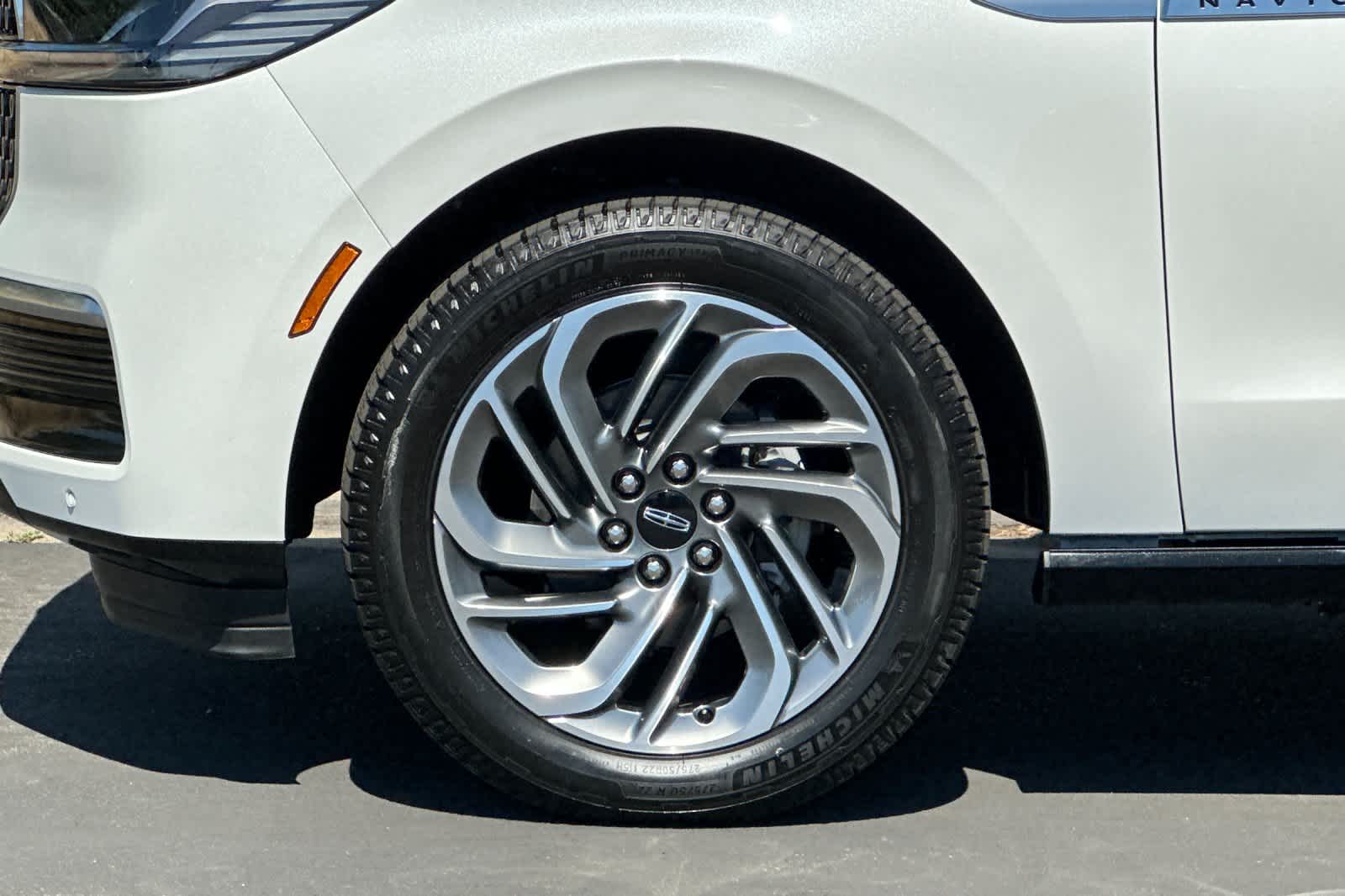 Thumbnail: 2026 Lincoln Navigator - 26