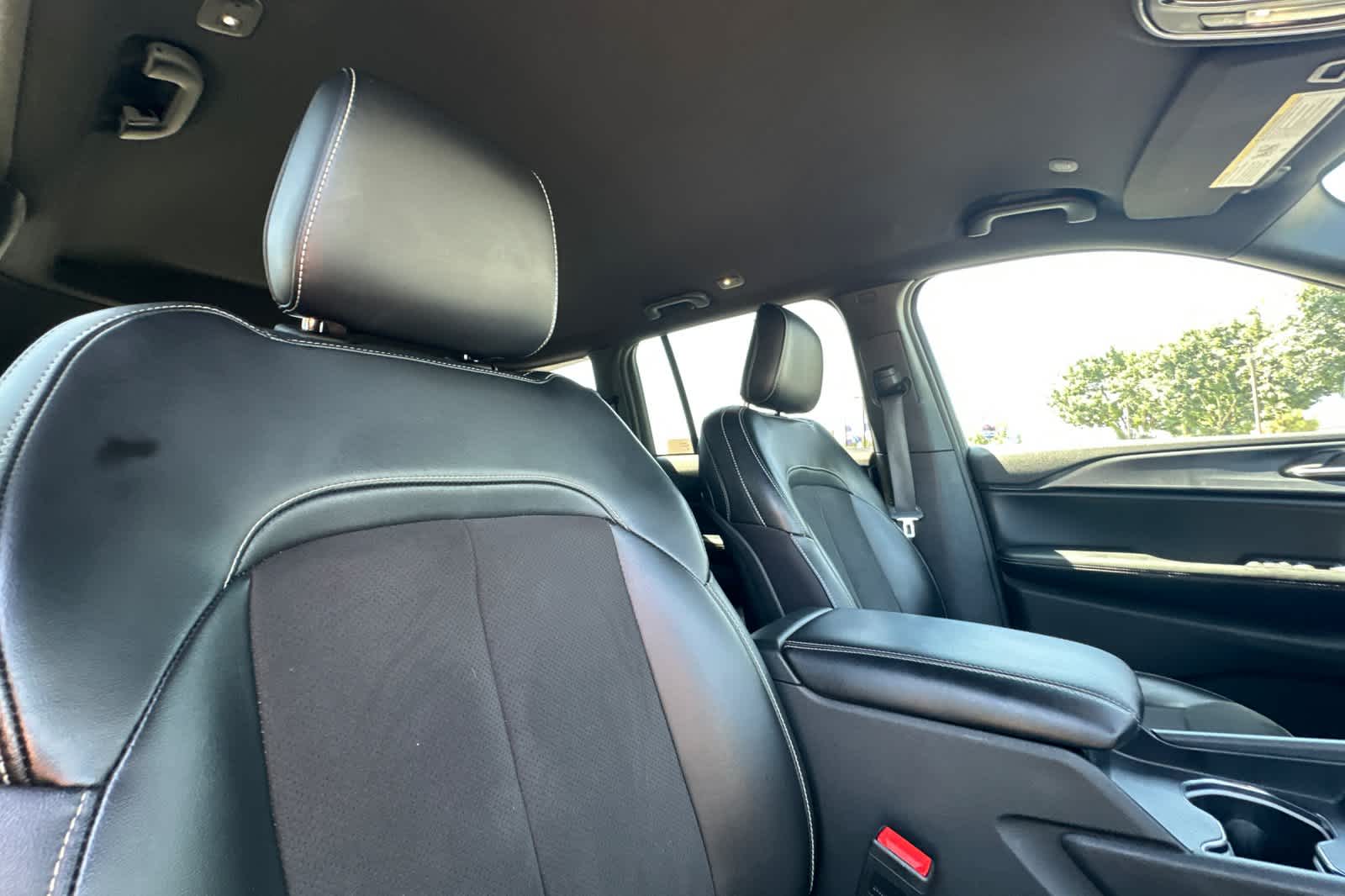 Thumbnail: 2023 Jeep Grand Cherokee - 18