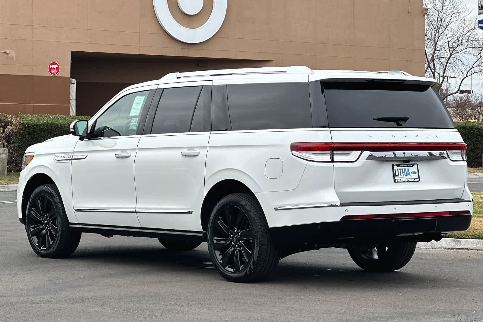 Thumbnail: 2024 Lincoln Navigator L - 6