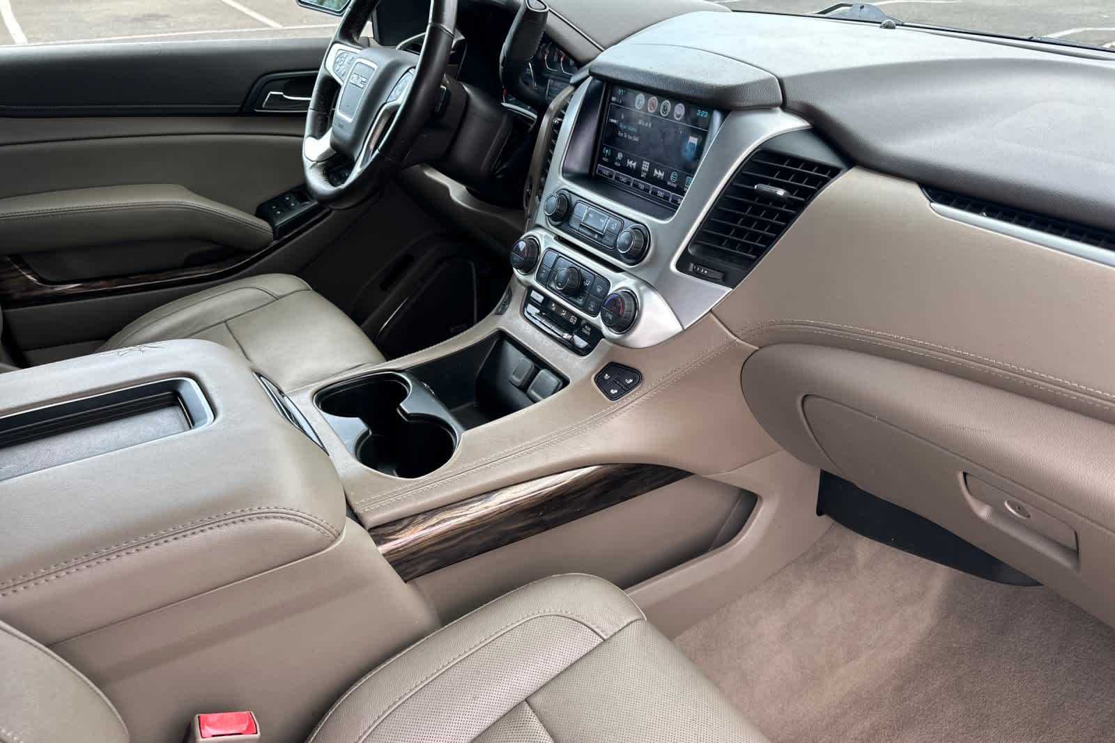 Thumbnail: 2019 GMC Yukon XL - 16