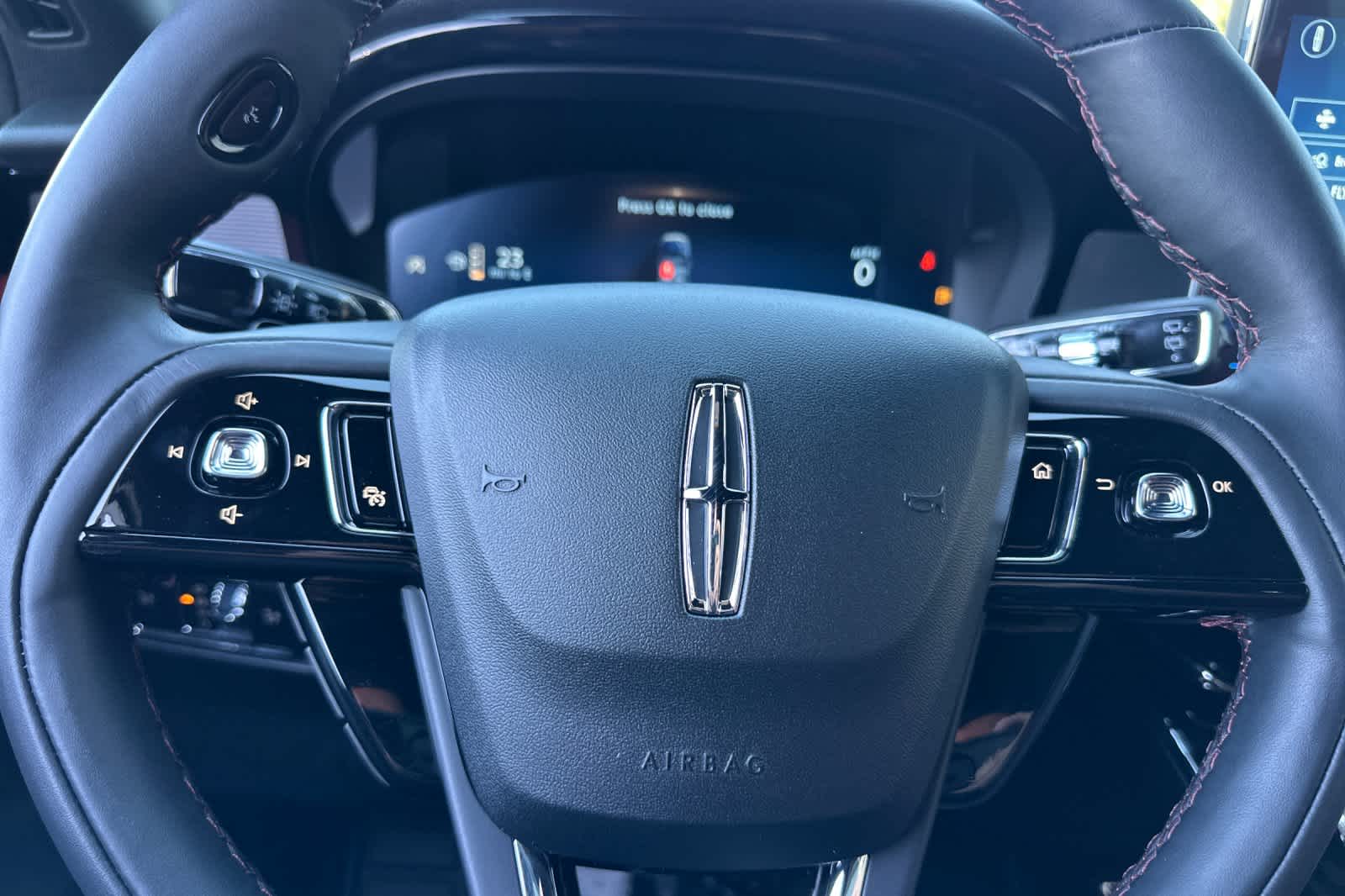 Thumbnail: 2025 Lincoln Corsair - 25