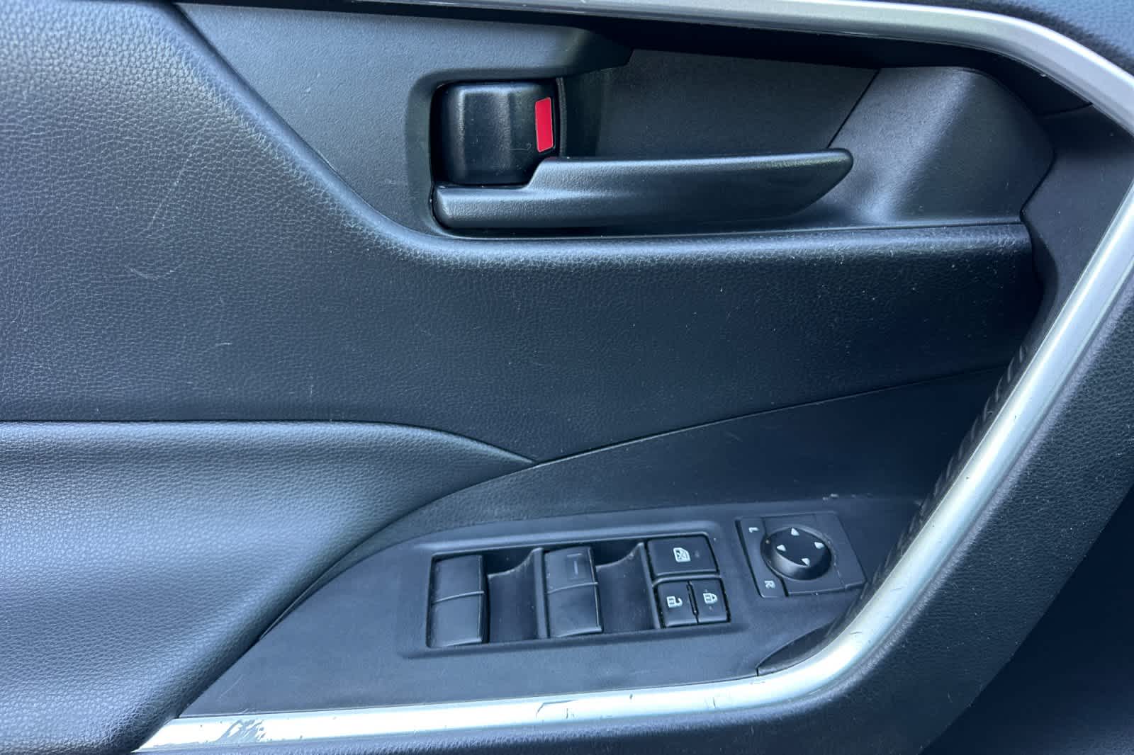 Thumbnail: 2021 Toyota RAV4 - 11