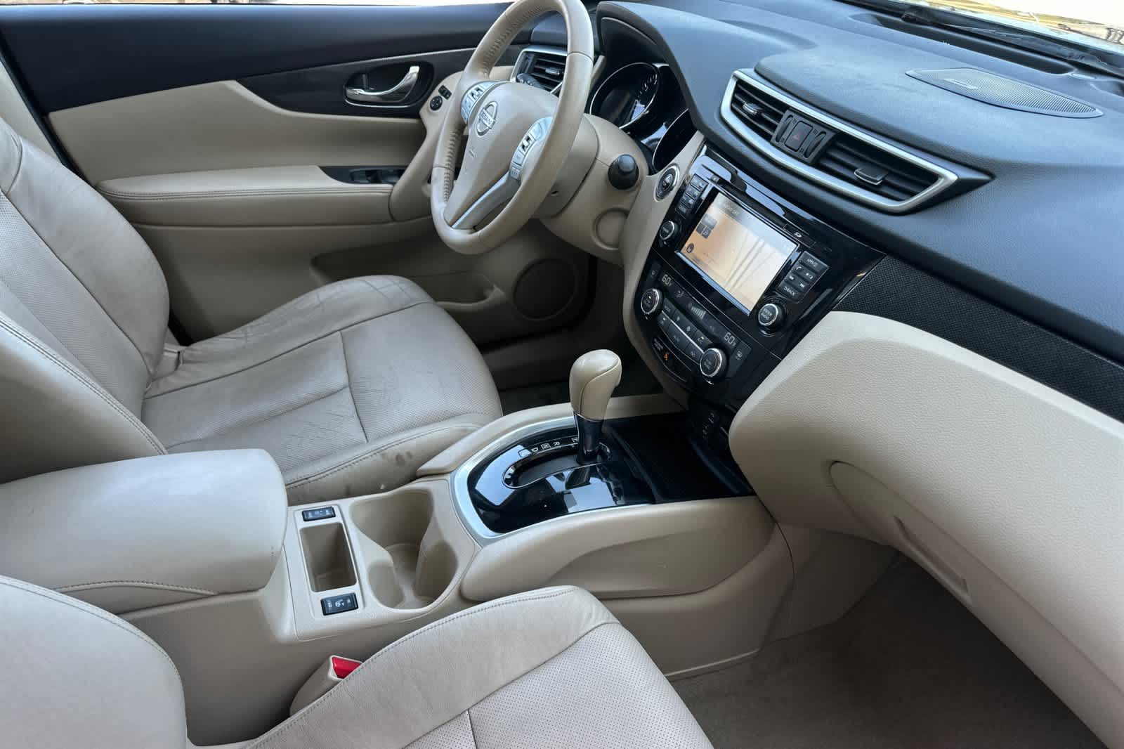 Thumbnail: 2015 Nissan Rogue - 16