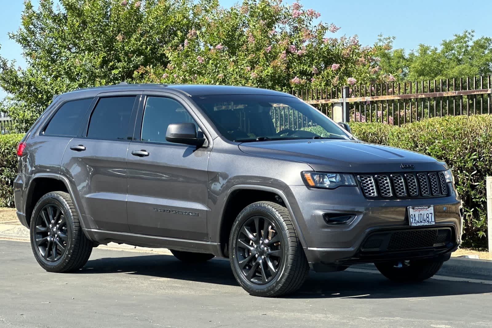Thumbnail: 2018 Jeep Grand Cherokee - 10