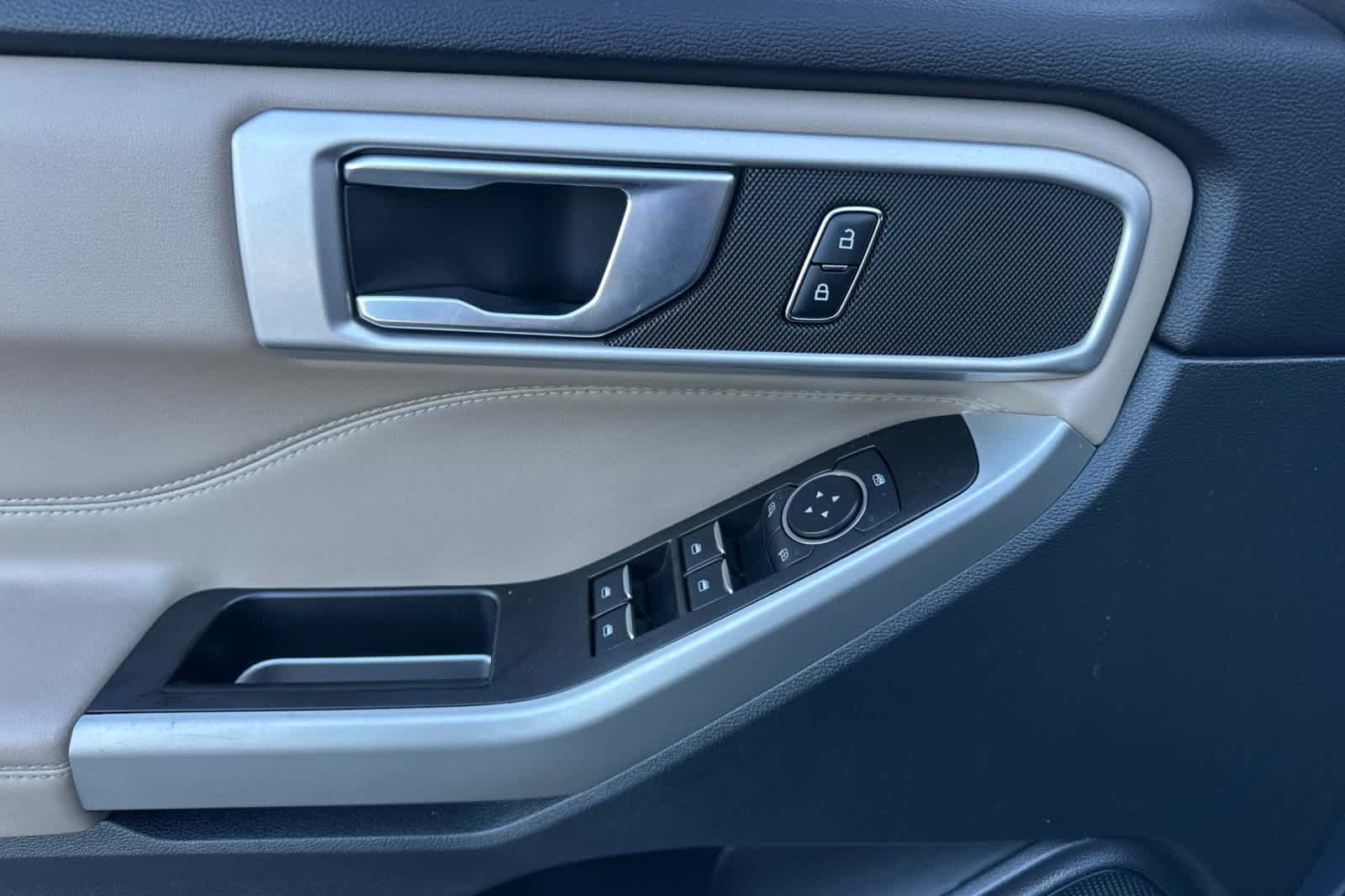 Thumbnail: 2021 Ford Explorer - 13