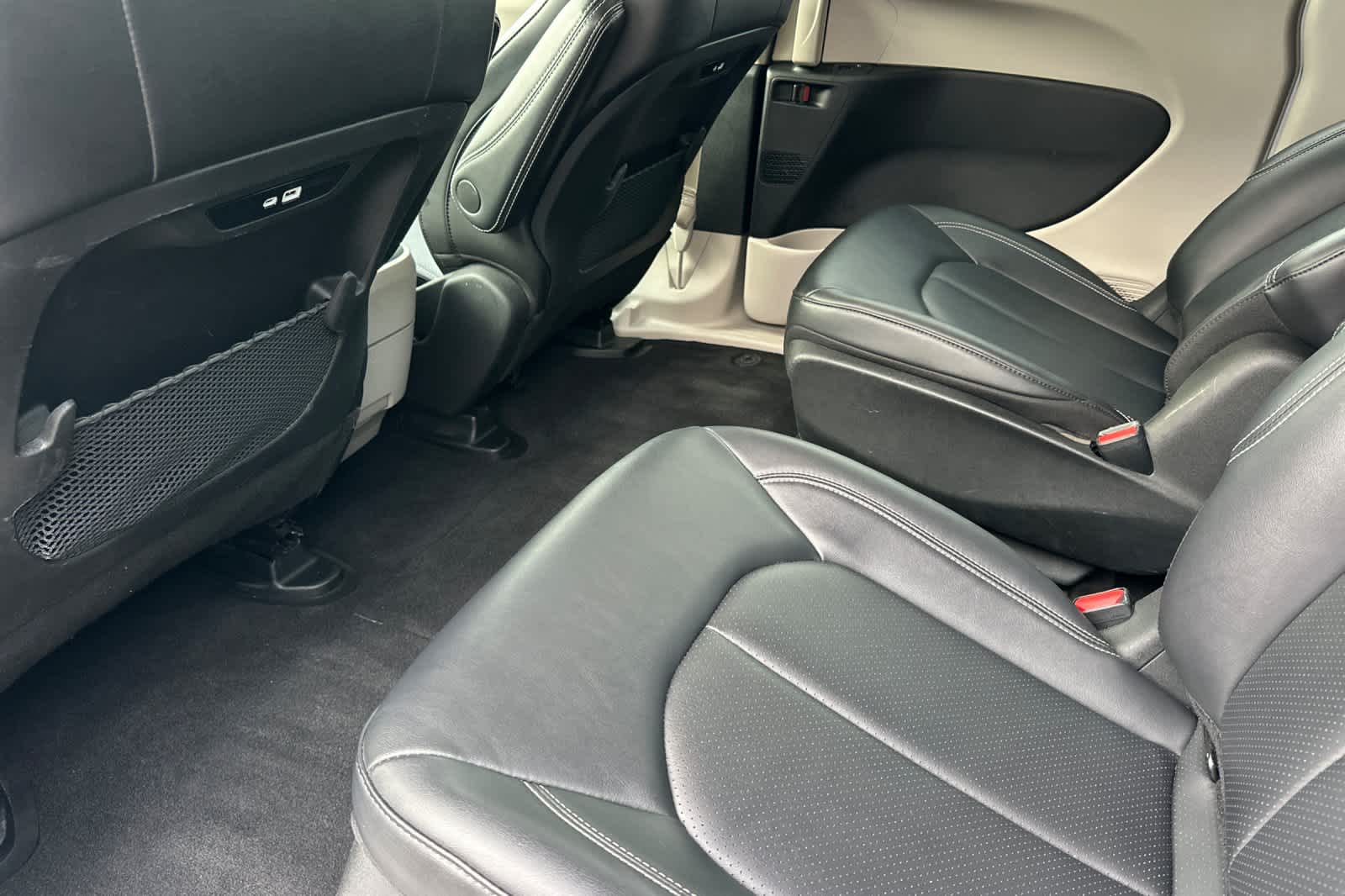 Thumbnail: 2024 Chrysler Pacifica - 4