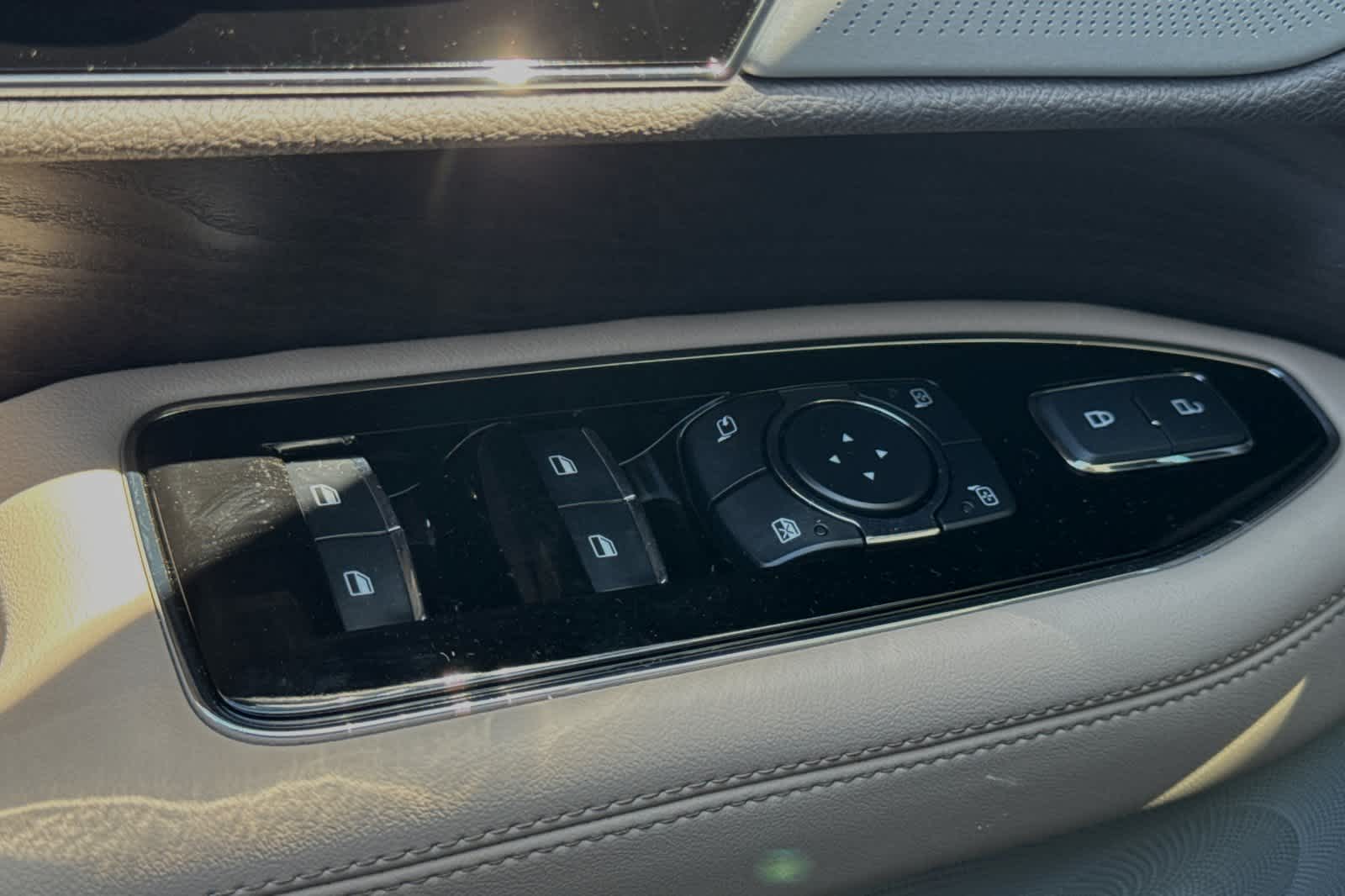Thumbnail: 2024 Lincoln Navigator L - 14