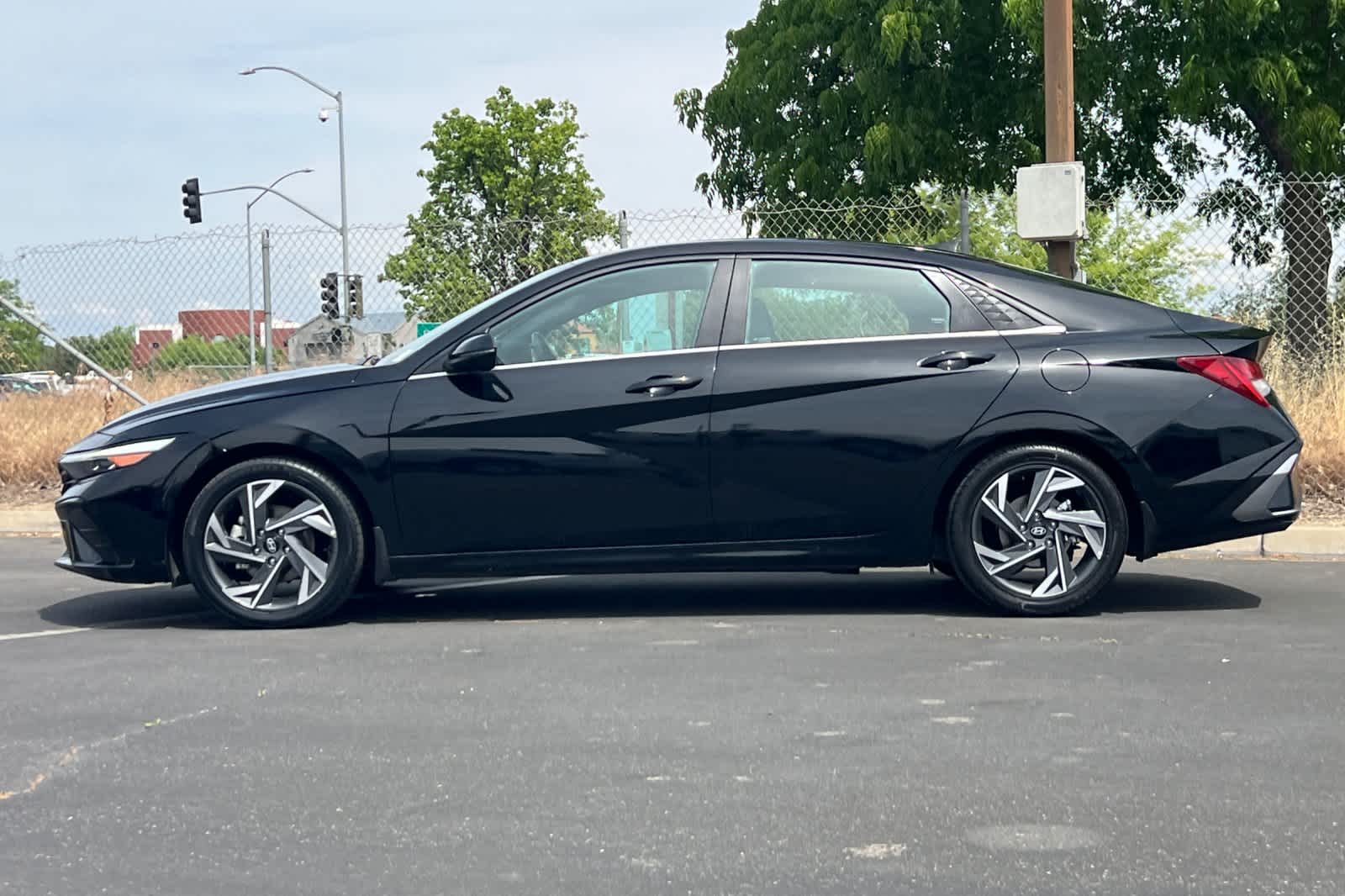 Thumbnail: 2024 Hyundai Elantra - 6