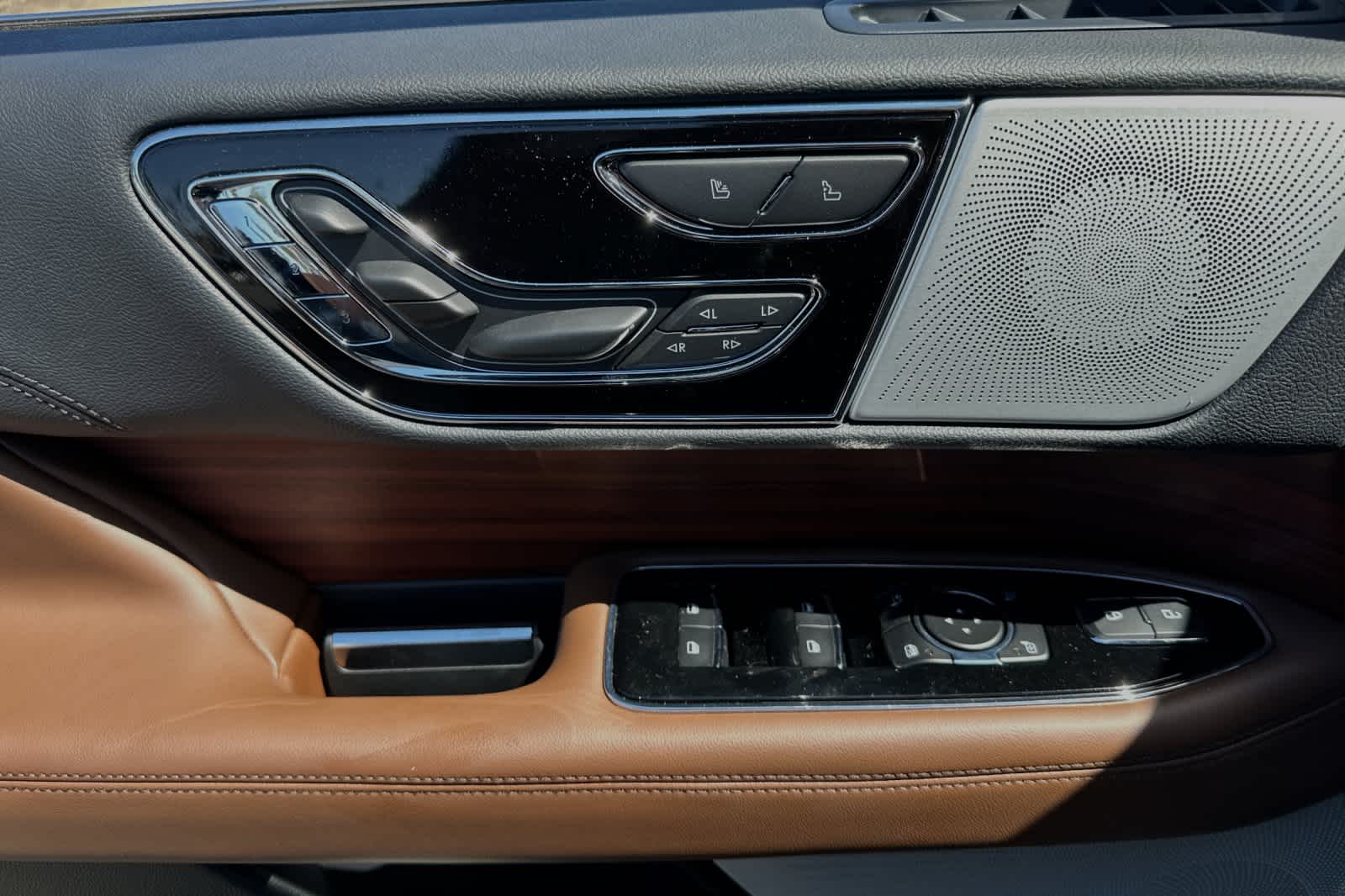 Thumbnail: 2024 Lincoln Navigator L - 13