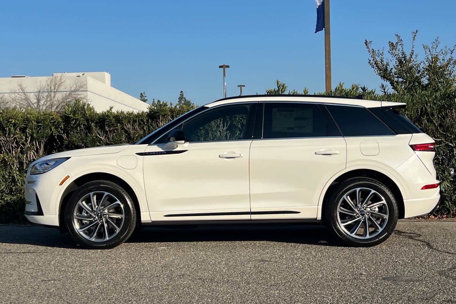 Thumbnail: 2026 Lincoln Corsair - 5