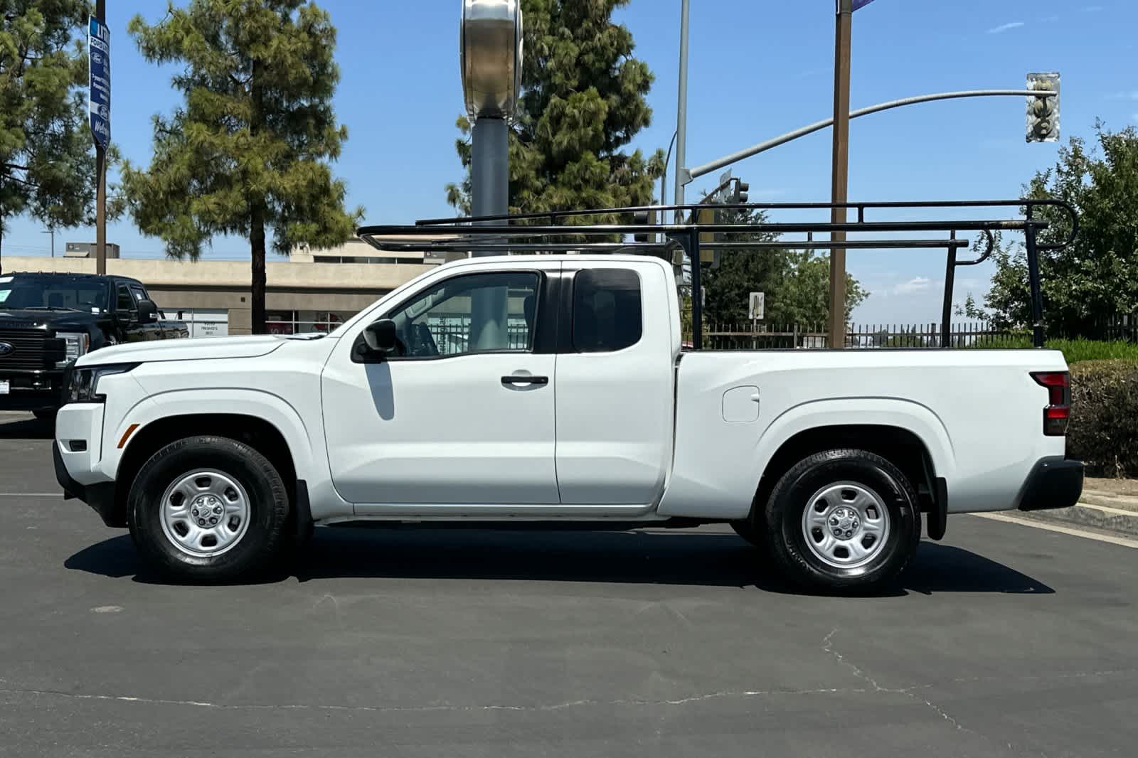 Thumbnail: 2022 Nissan Frontier - 4