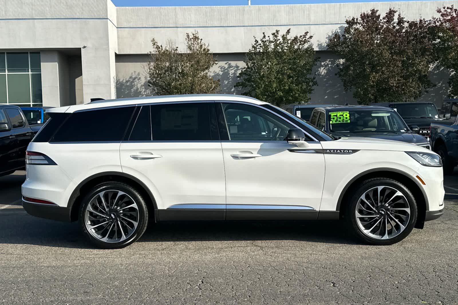 Thumbnail: 2026 Lincoln Aviator - 8