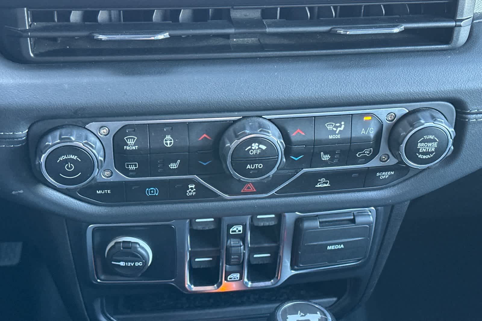 Thumbnail: 2024 Jeep Wrangler - 20