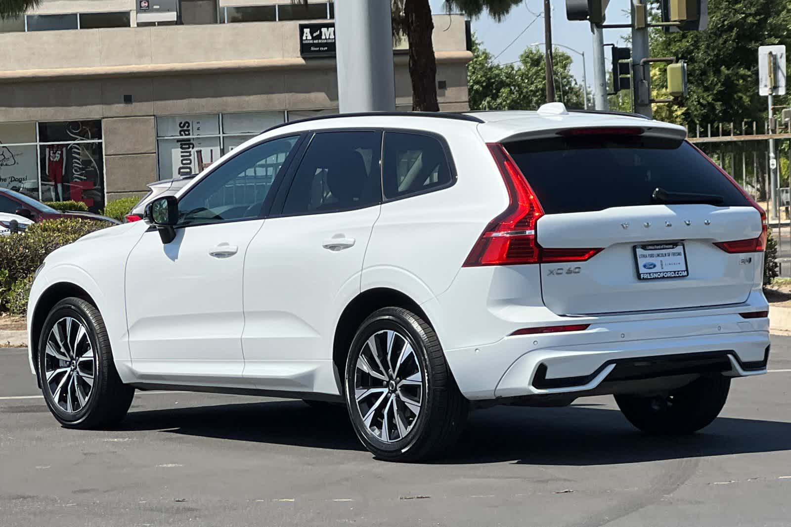 Thumbnail: 2023 Volvo XC60 - 7