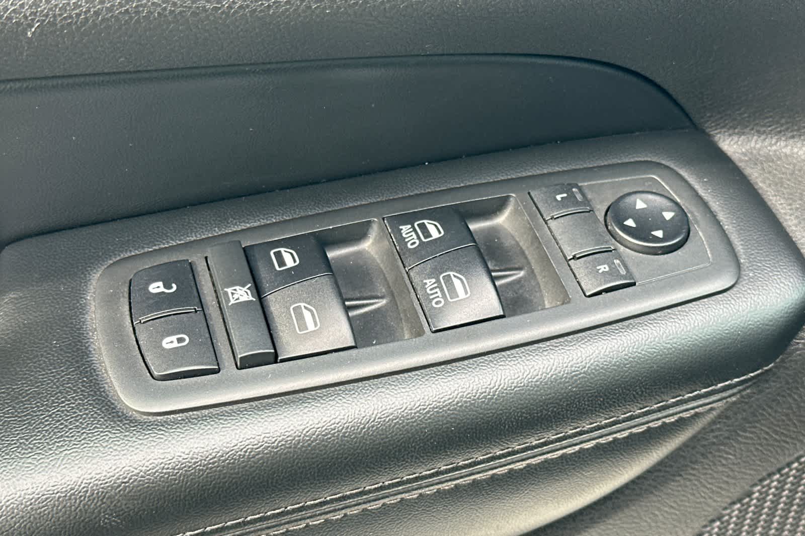 Thumbnail: 2018 Jeep Grand Cherokee - 13