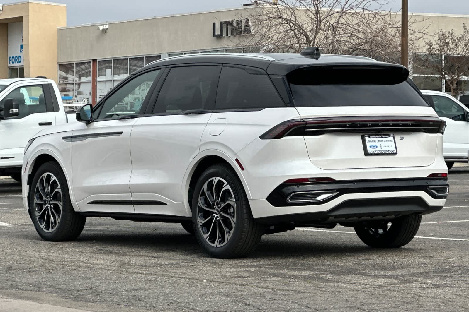 Thumbnail: 2026 Lincoln Nautilus - 6