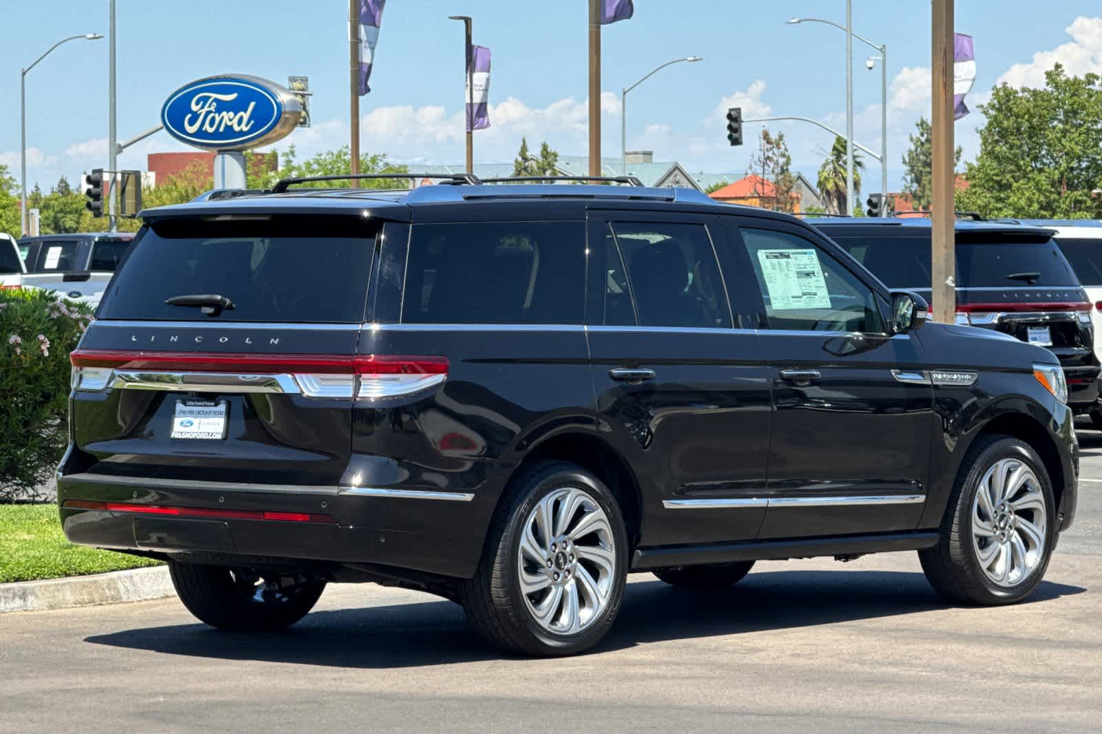 Thumbnail: 2024 Lincoln Navigator - 2